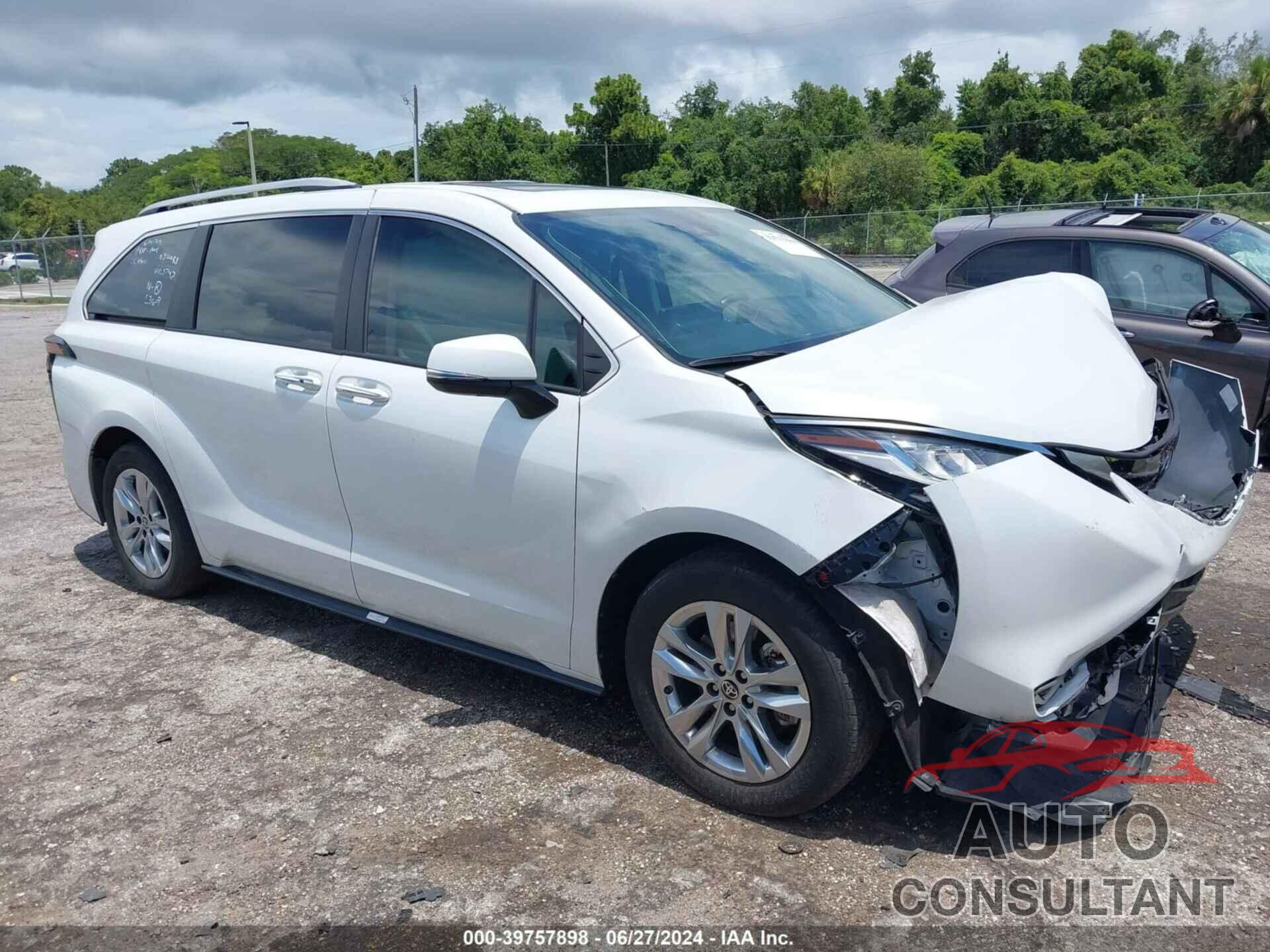 TOYOTA SIENNA 2022 - 5TDZSKFC4NS055747