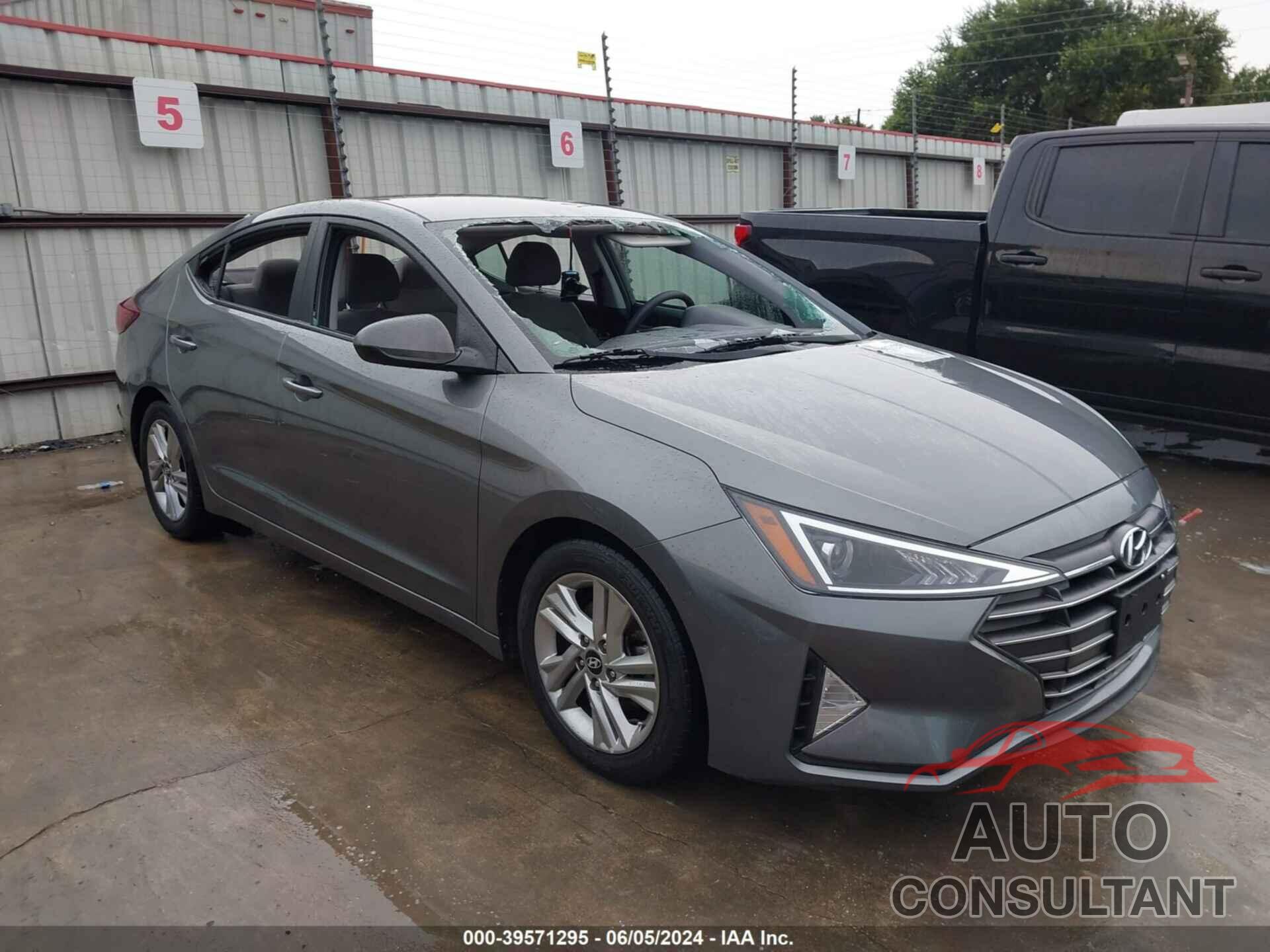 HYUNDAI ELANTRA 2019 - 5NPD84LF5KH405245