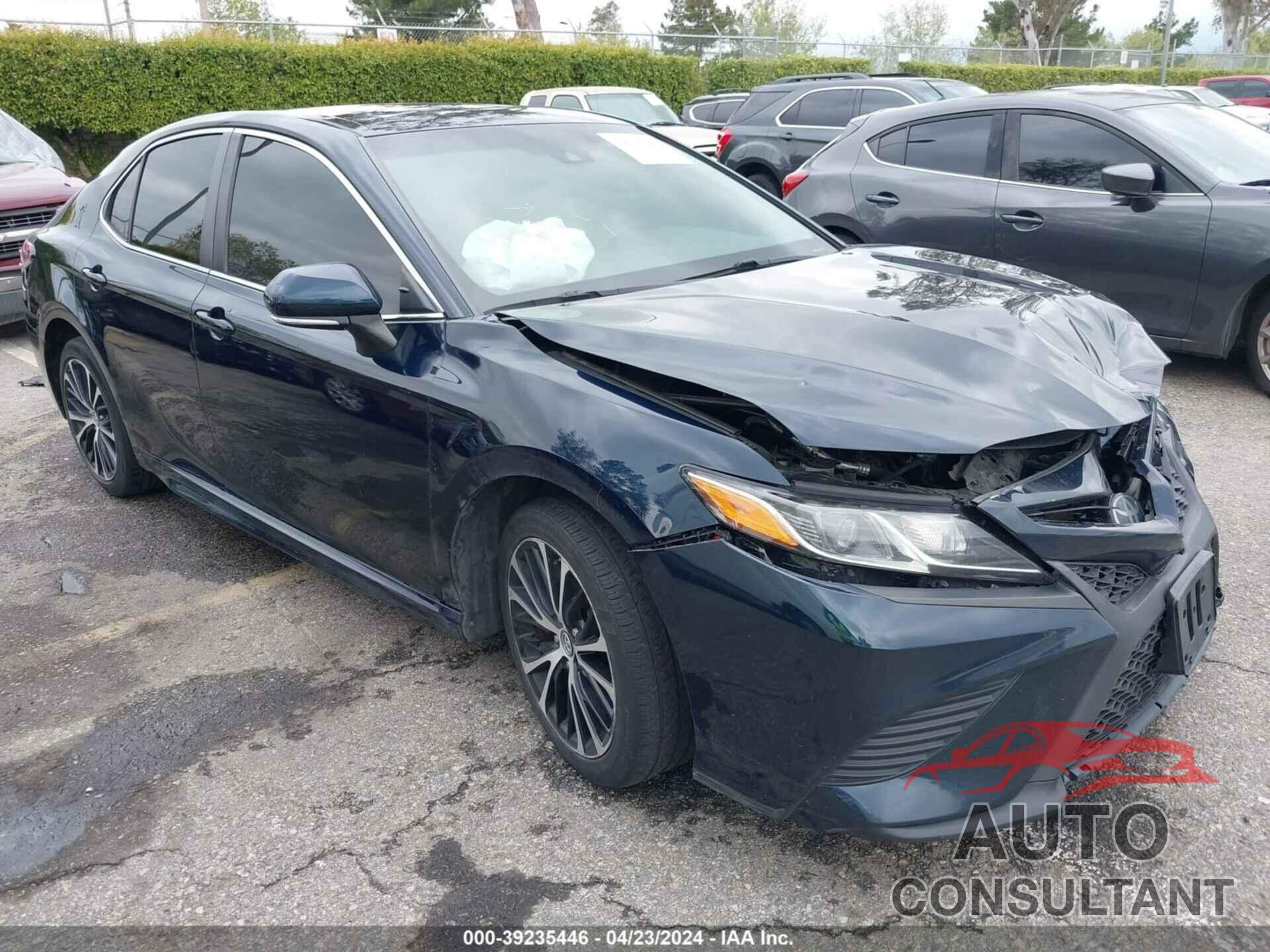 TOYOTA CAMRY 2018 - 4T1B11HK8JU675800
