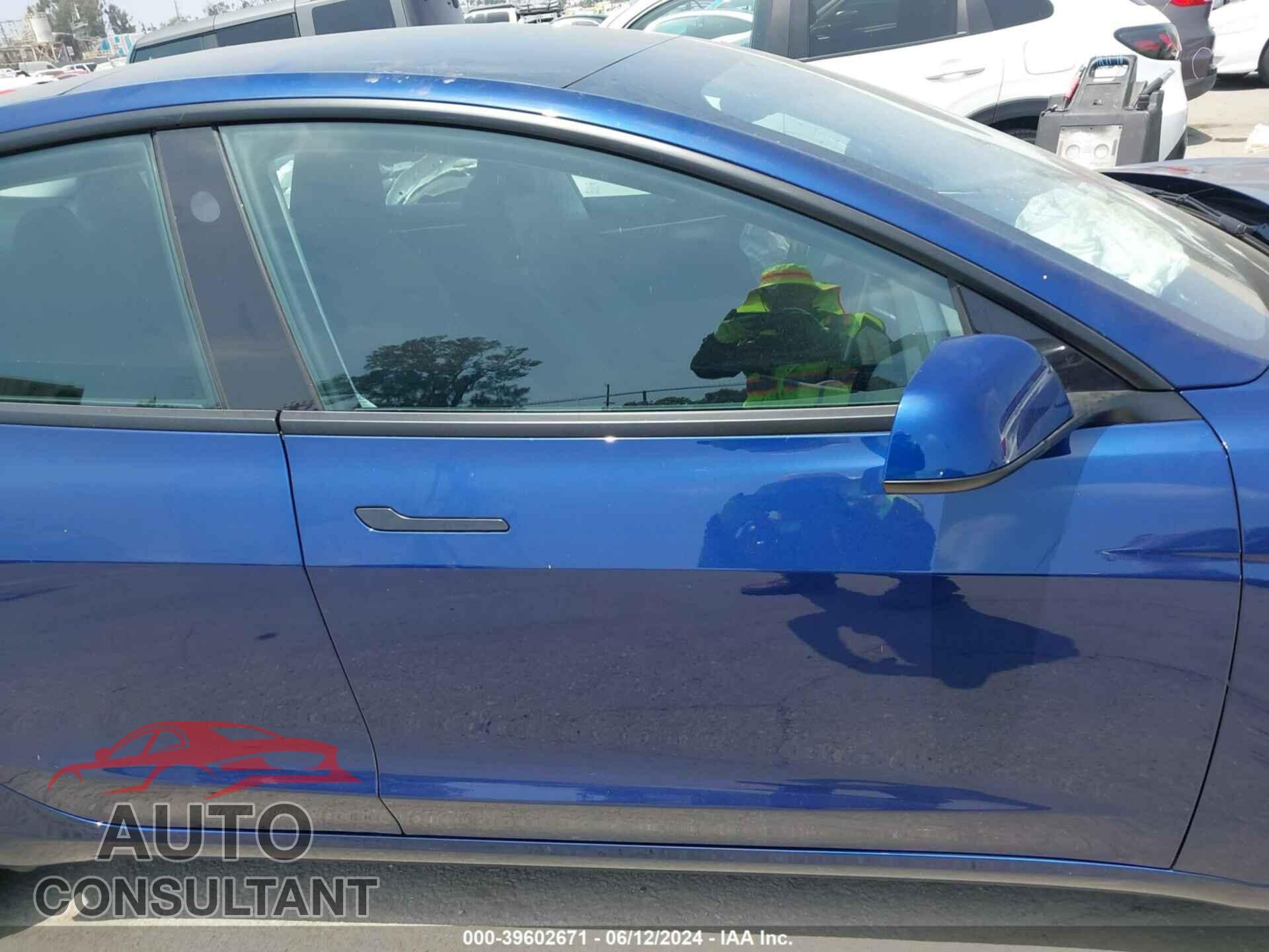 TESLA MODEL 3 2024 - 5YJ3E1EB5RF729446