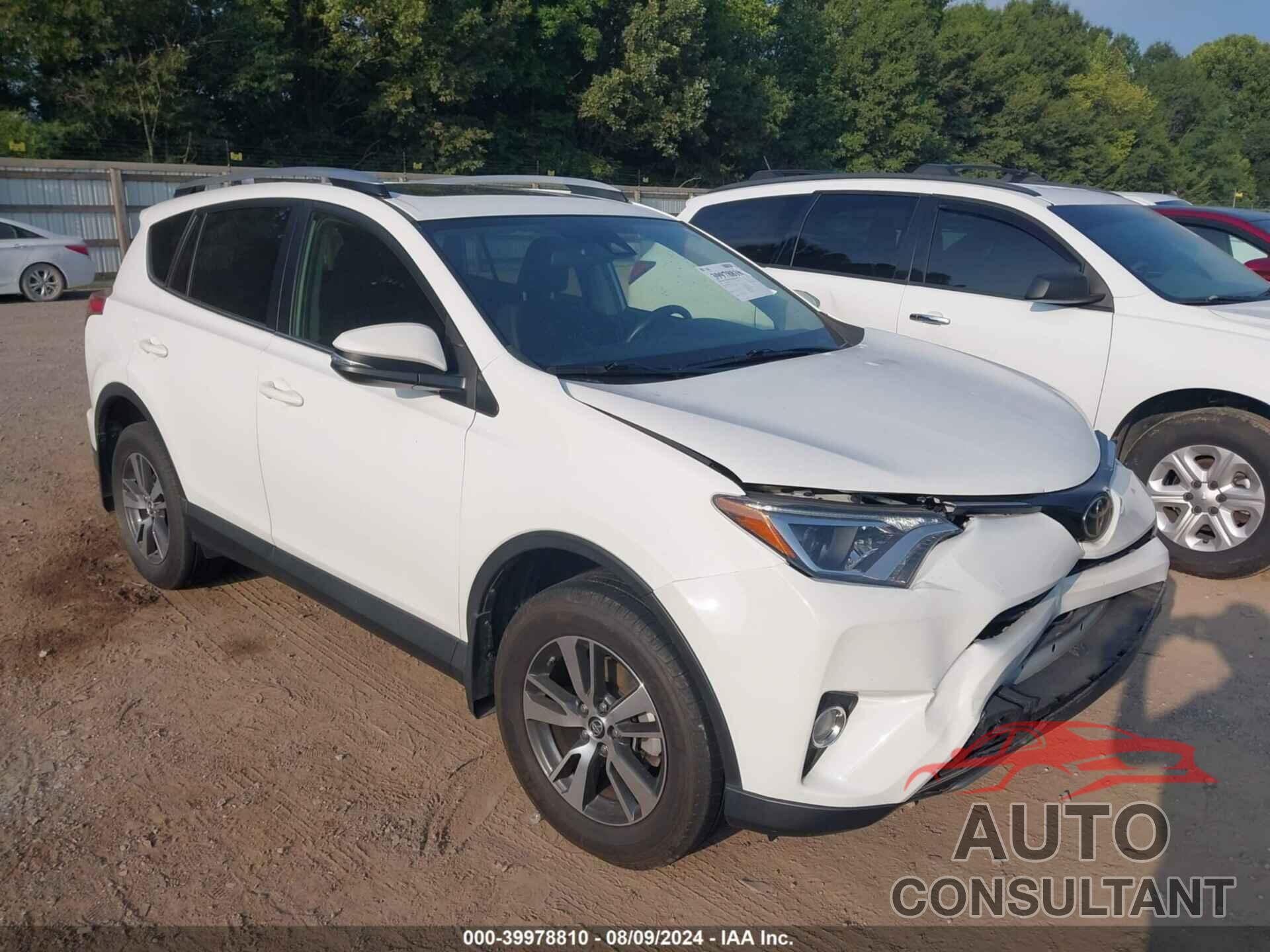 TOYOTA RAV4 2017 - JTMRFREV3HJ122873