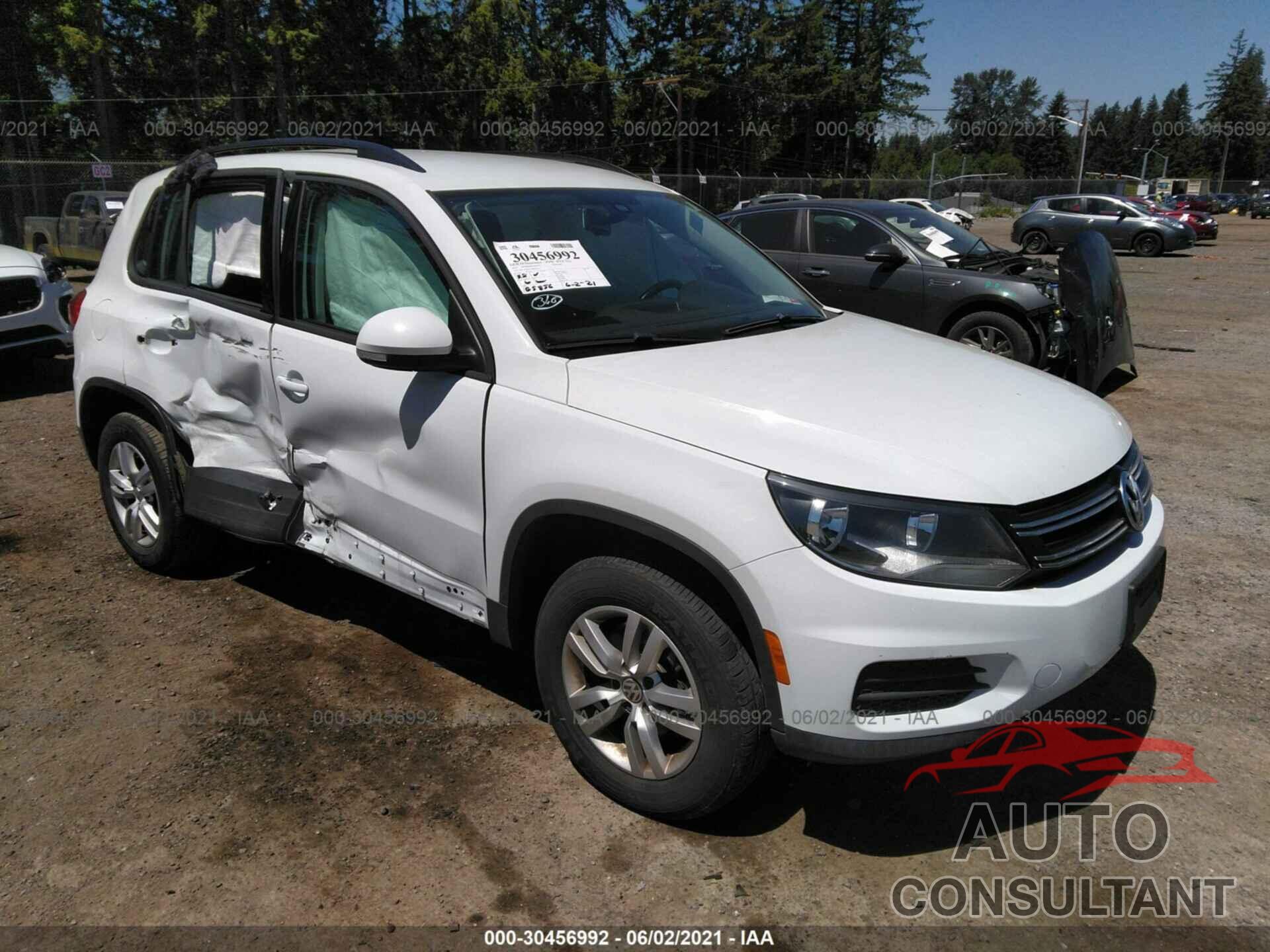 VOLKSWAGEN TIGUAN 2017 - WVGAV7AX7HK023121