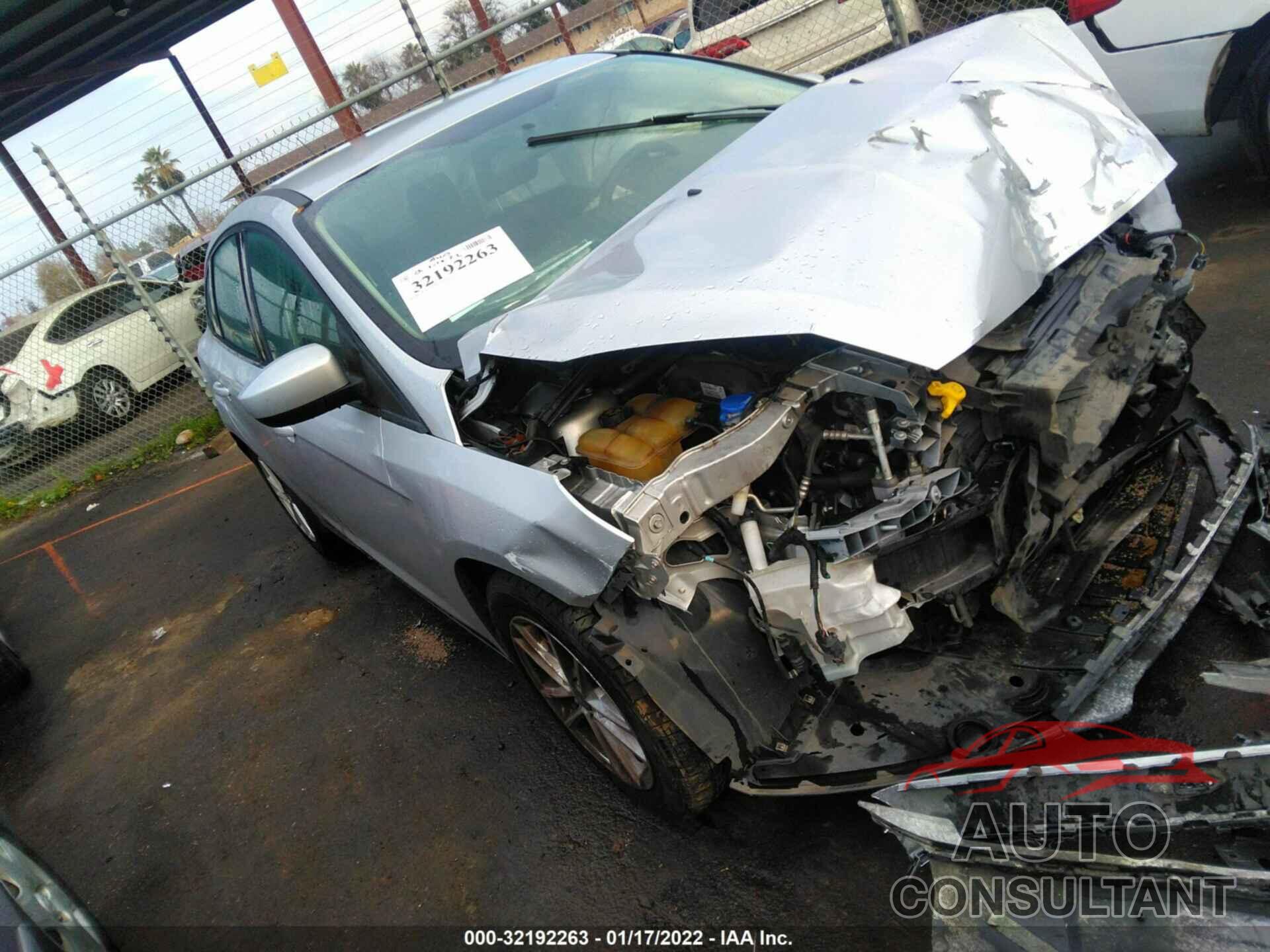 FORD FOCUS 2018 - 1FADP3F24JL324064