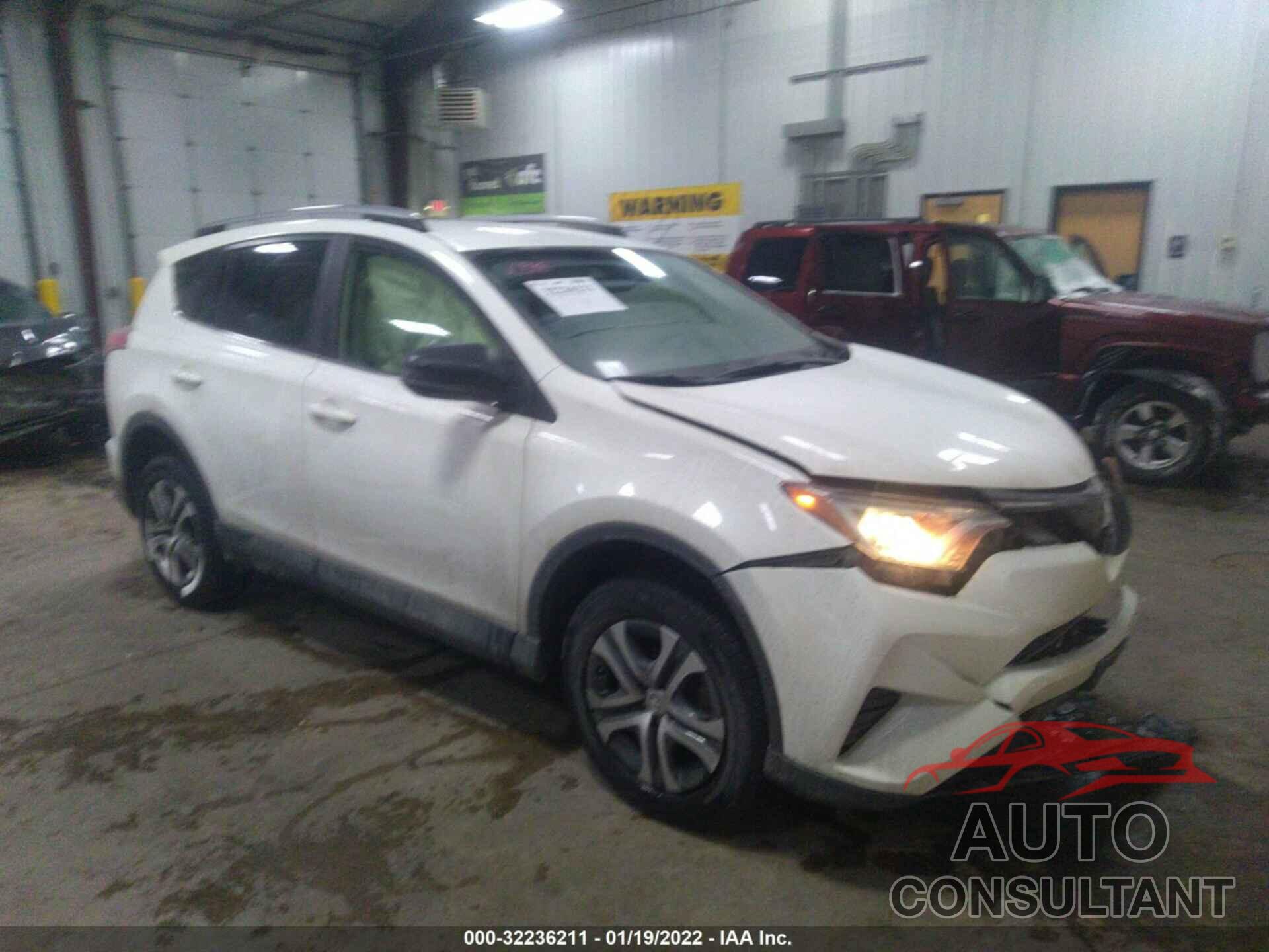 TOYOTA RAV4 2017 - JTMBFREV0HJ708786