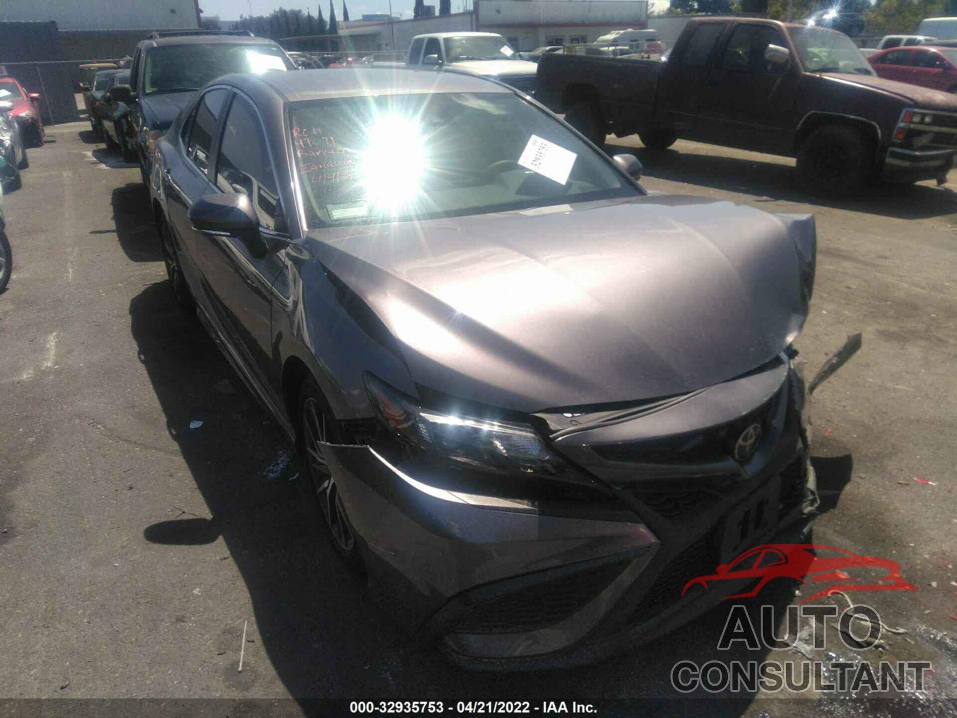 TOYOTA CAMRY 2022 - 4T1G11AK3NU627661