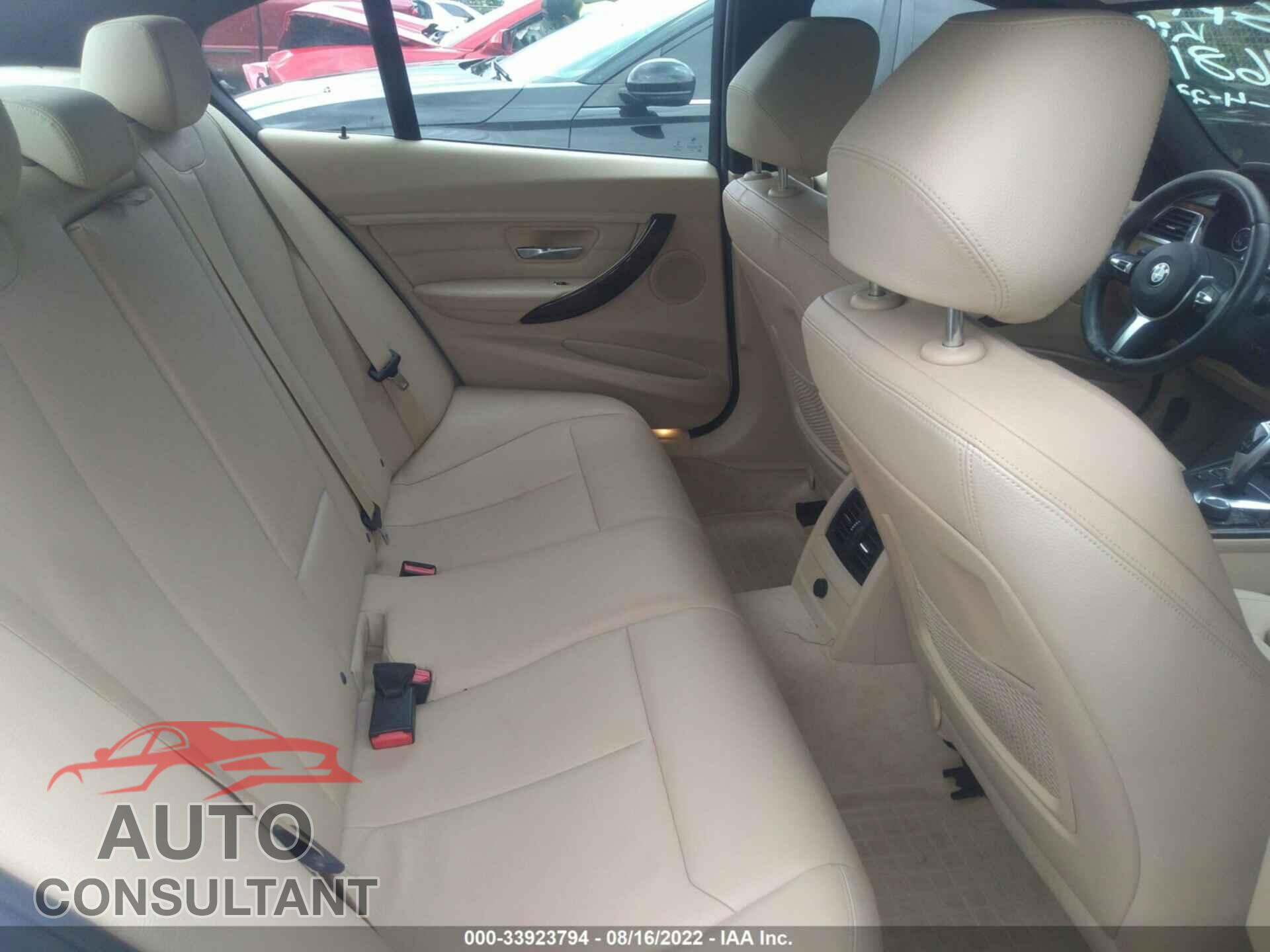 BMW 3 SERIES 2016 - WBA8E1G52GNU11681