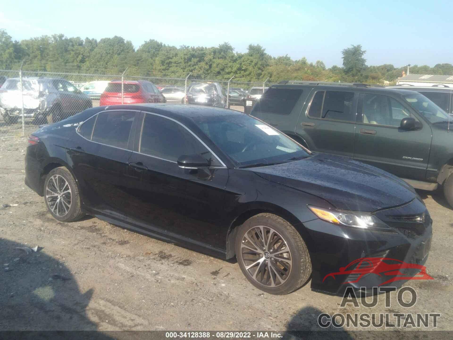 TOYOTA CAMRY 2018 - 4T1B11HK4JU152452