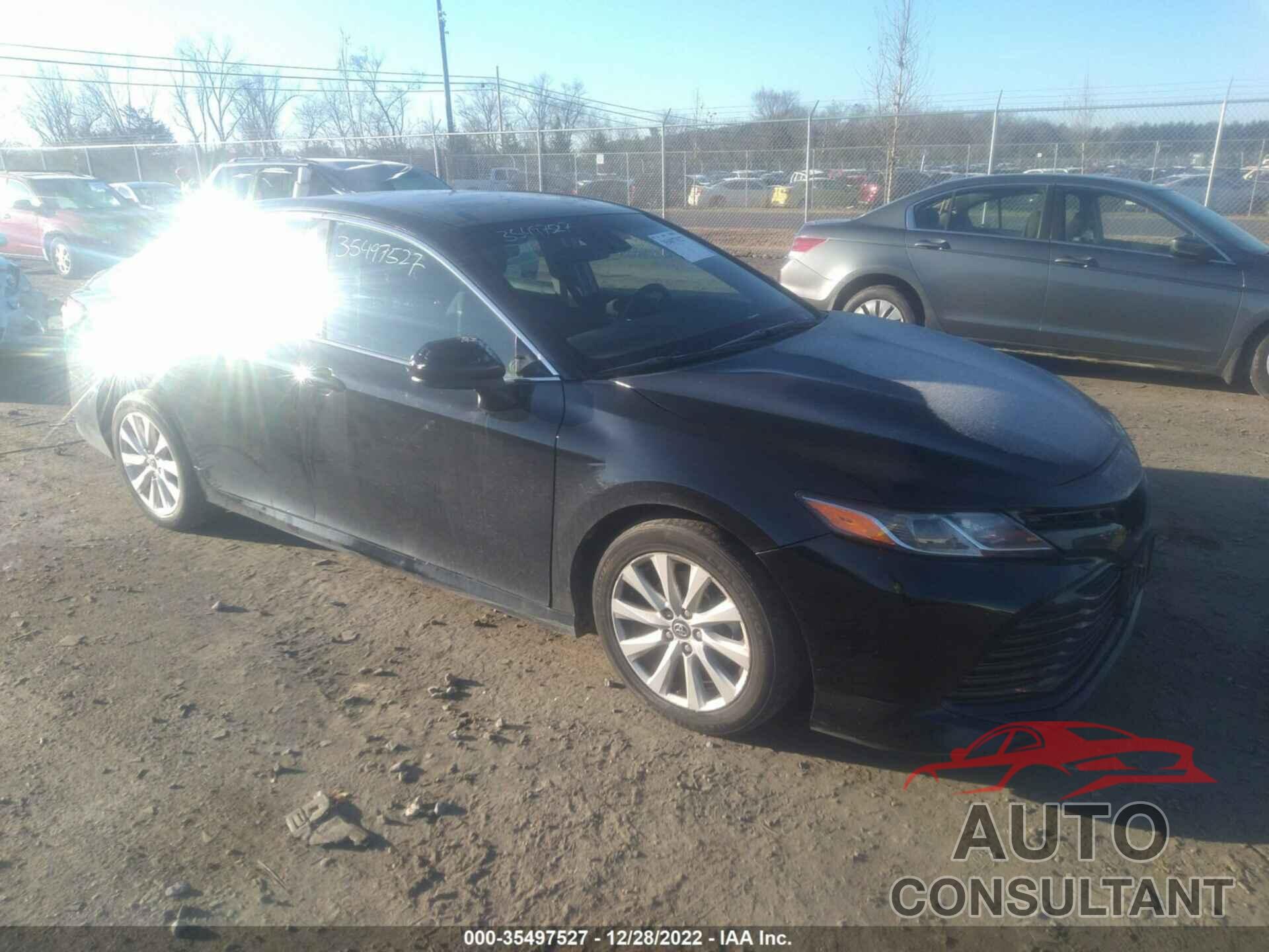 TOYOTA CAMRY 2018 - 4T1B11HK2JU099363
