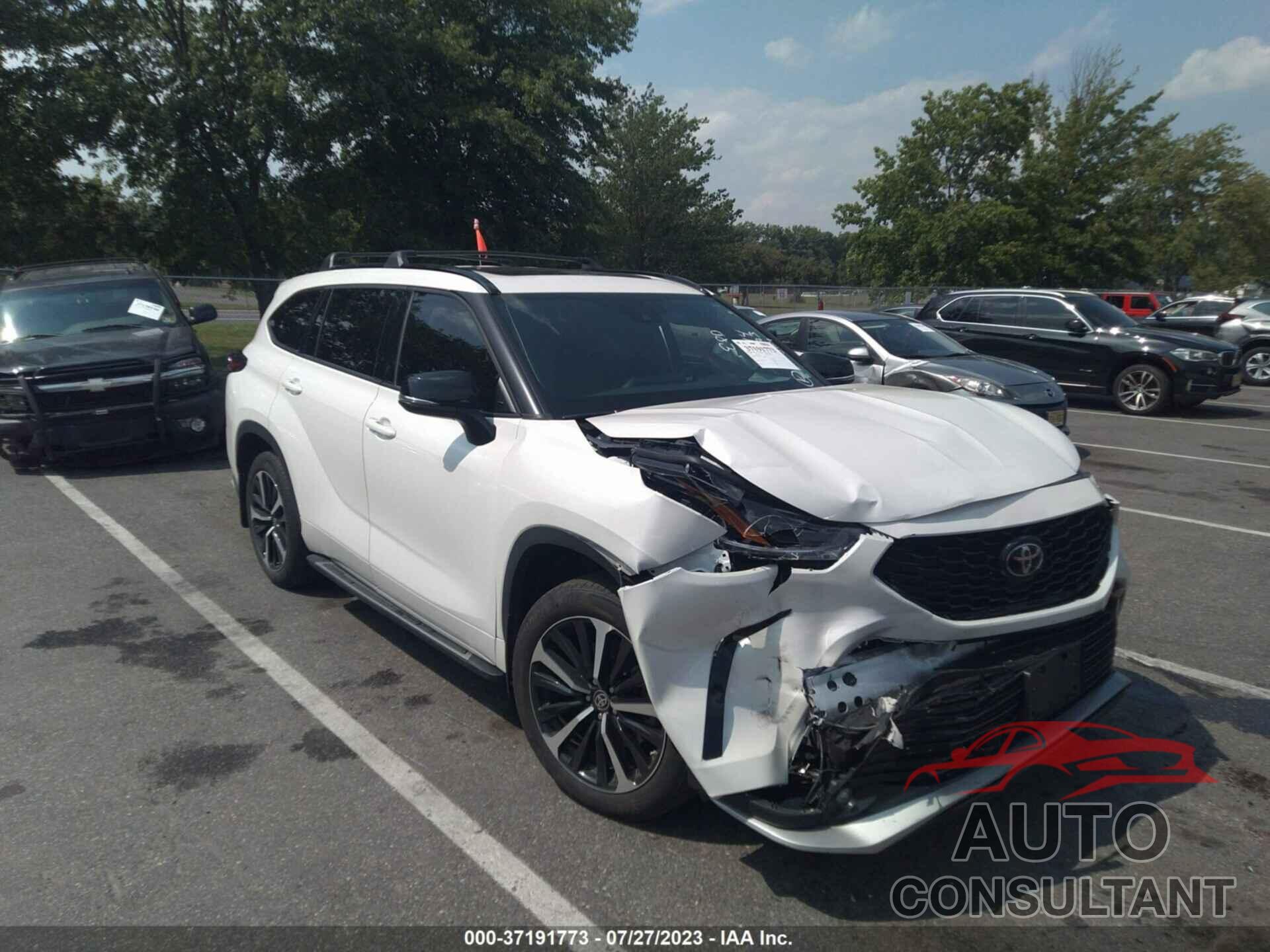 TOYOTA HIGHLANDER 2021 - 5TDJZRBH9MS128614