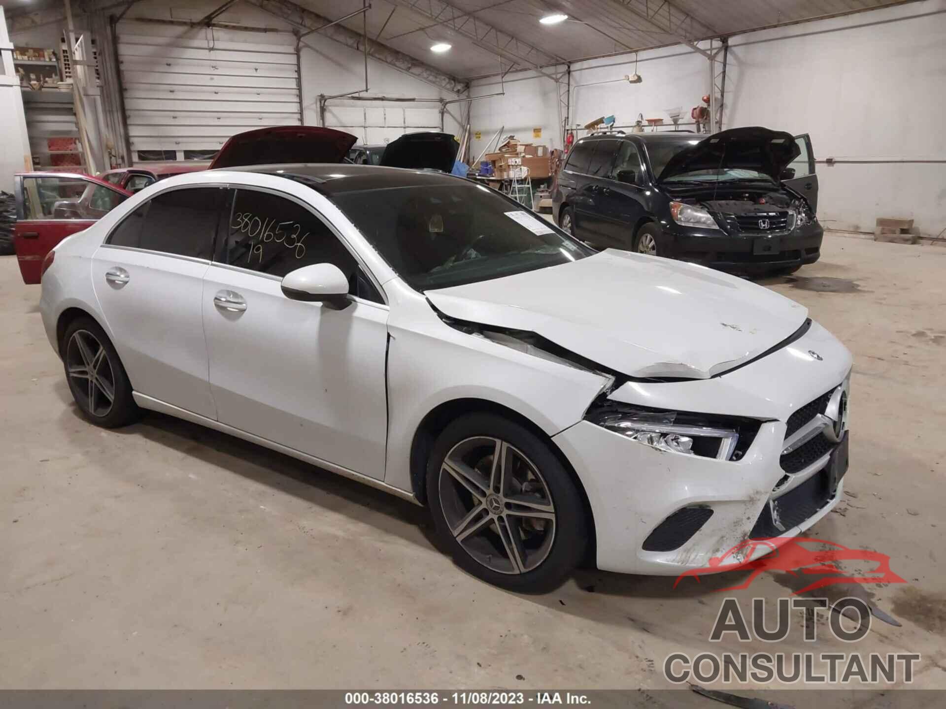 MERCEDES-BENZ A 2019 - WDD3G4FB6KW023037