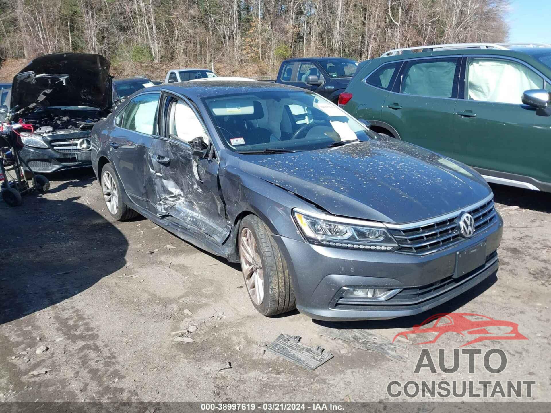 VOLKSWAGEN PASSAT 2017 - 1VWGT7A30HC032395