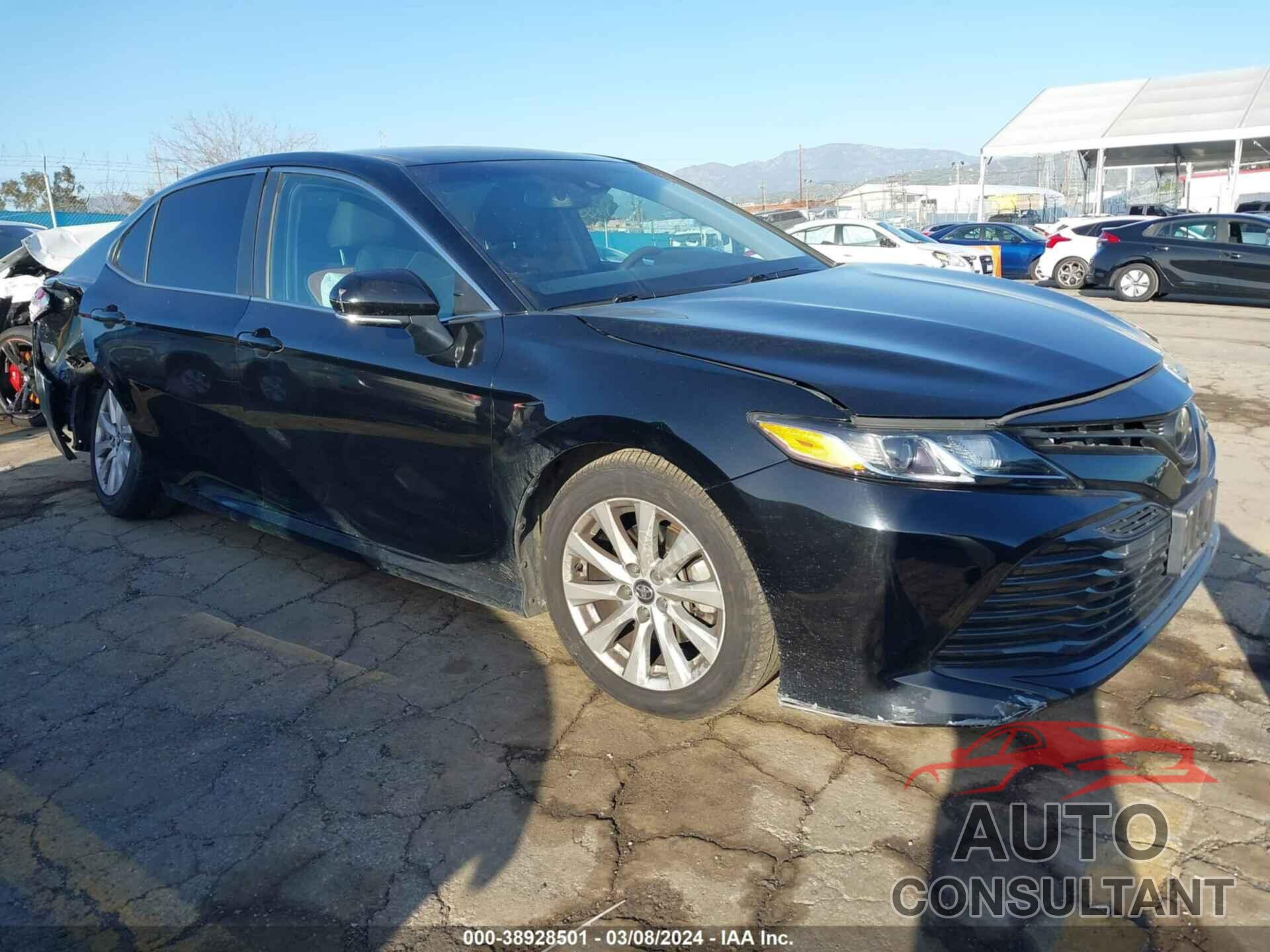 TOYOTA CAMRY 2018 - 4T1B11HK2JU600445