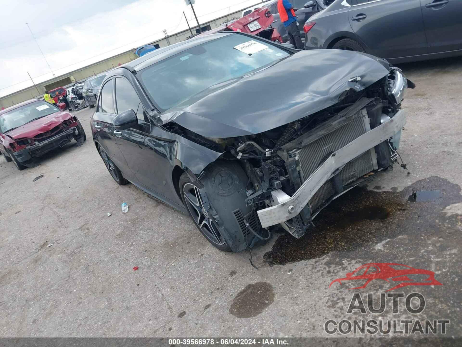 MERCEDES-BENZ A 2019 - WDD3G4EB6KW026893