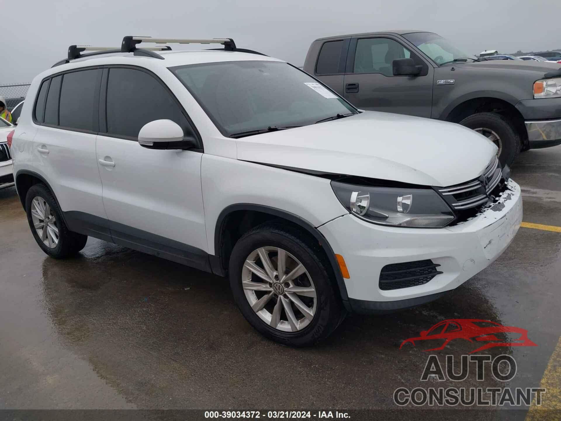 VOLKSWAGEN TIGUAN 2017 - WVGAV7AX6HK047913