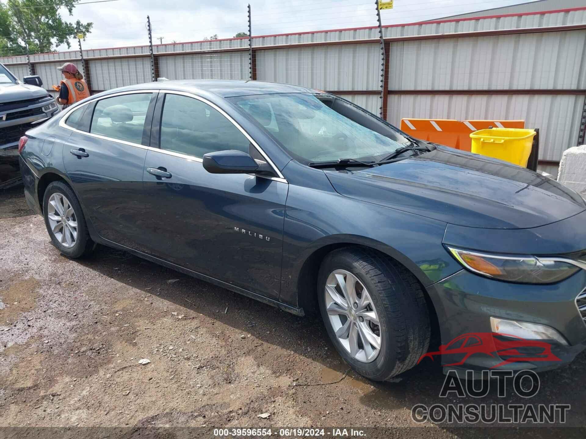 CHEVROLET MALIBU 2020 - 1G1ZD5ST6LF069754