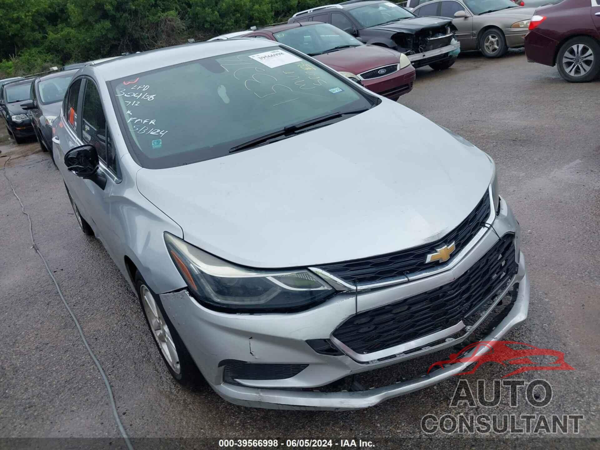 CHEVROLET CRUZE 2018 - 1G1BE5SM2J7153276