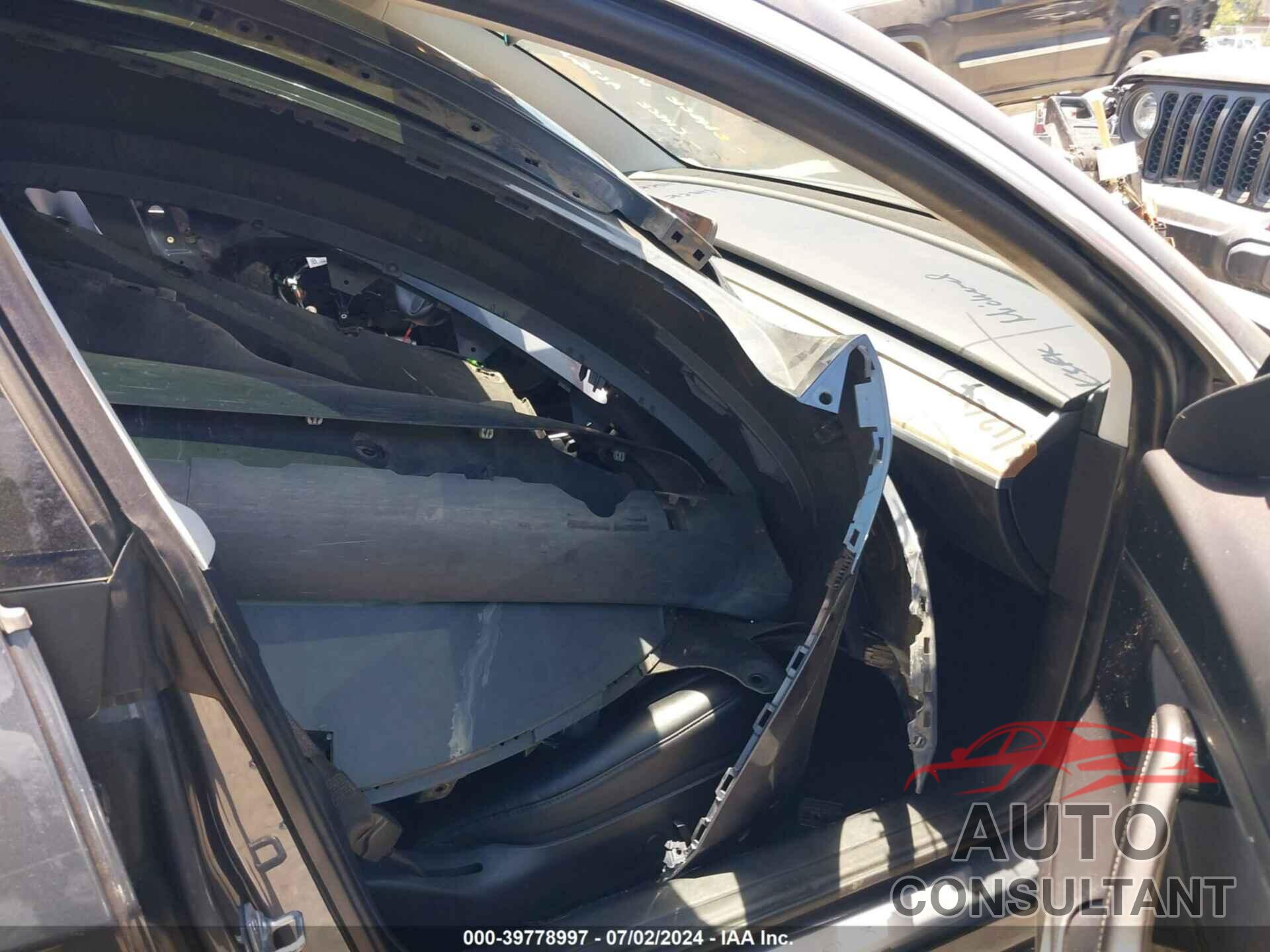TESLA MODEL 3 2020 - 5YJ3E1EA0LF643900
