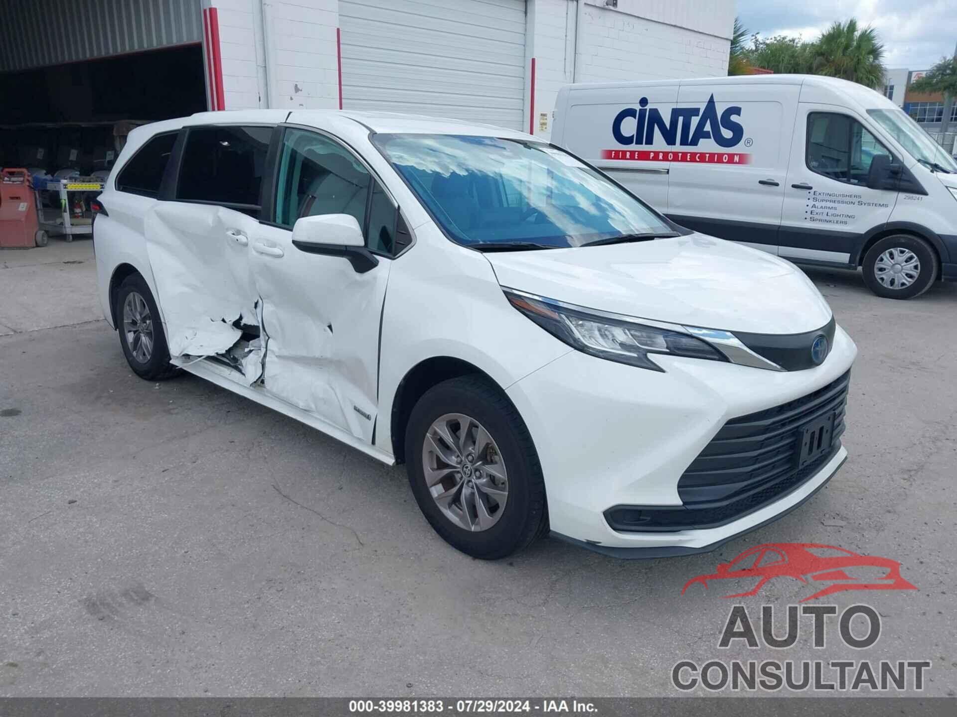 TOYOTA SIENNA 2021 - 5TDKRKEC0MS016621