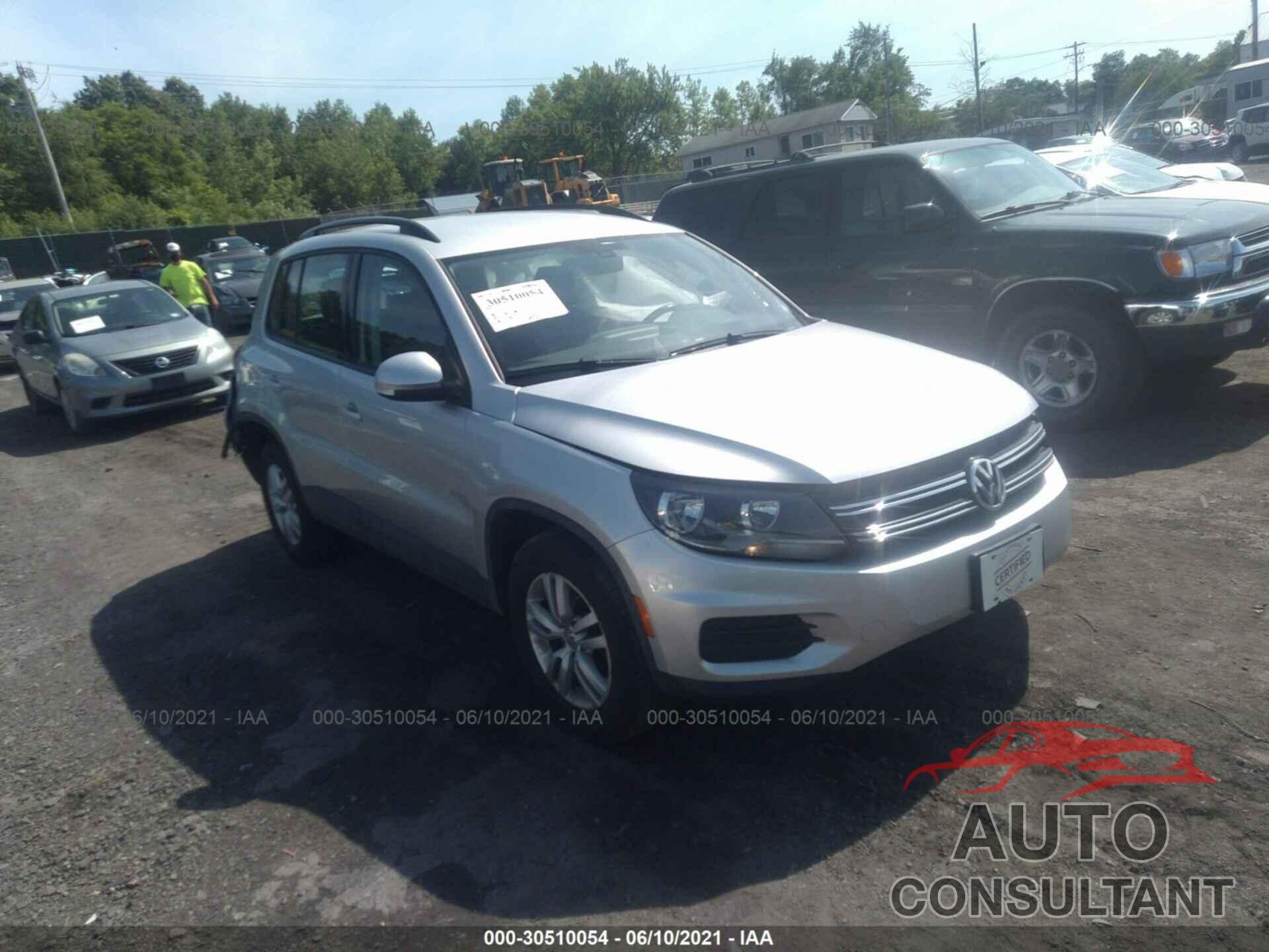 VOLKSWAGEN TIGUAN 2017 - WVGBV7AX6HK009876