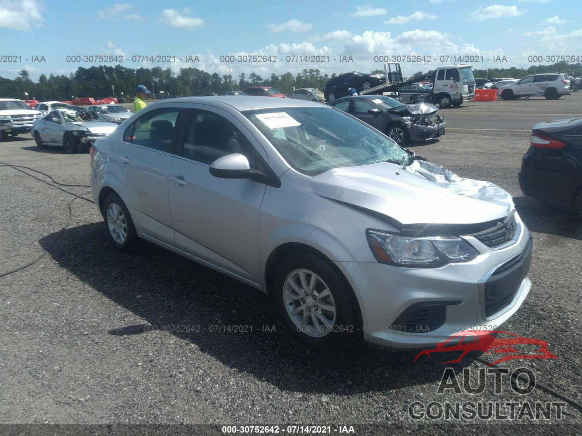 CHEVROLET SONIC 2017 - 1G1JD5SH3H4118405