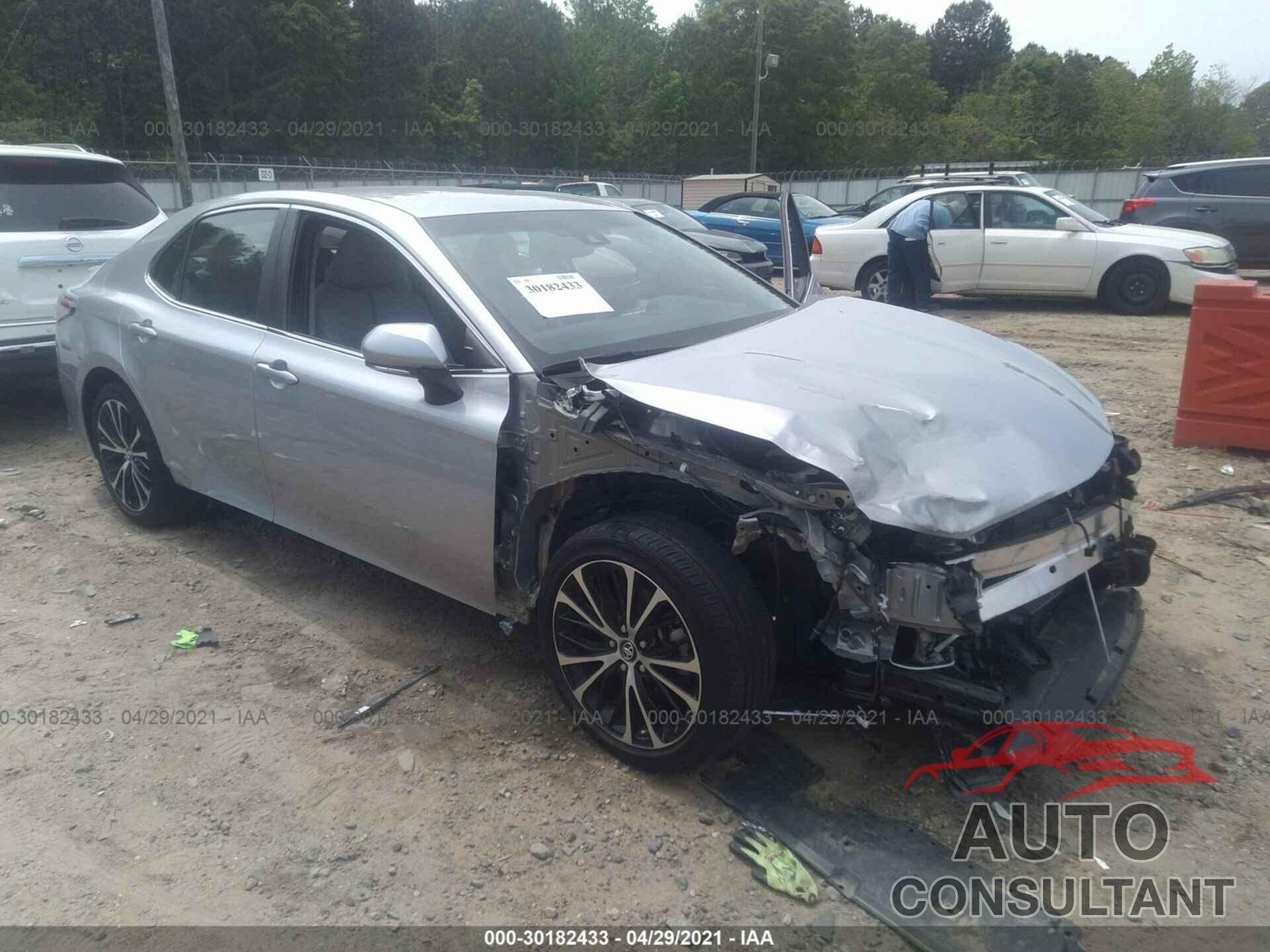 TOYOTA CAMRY 2018 - 4T1B11HK4JU550342