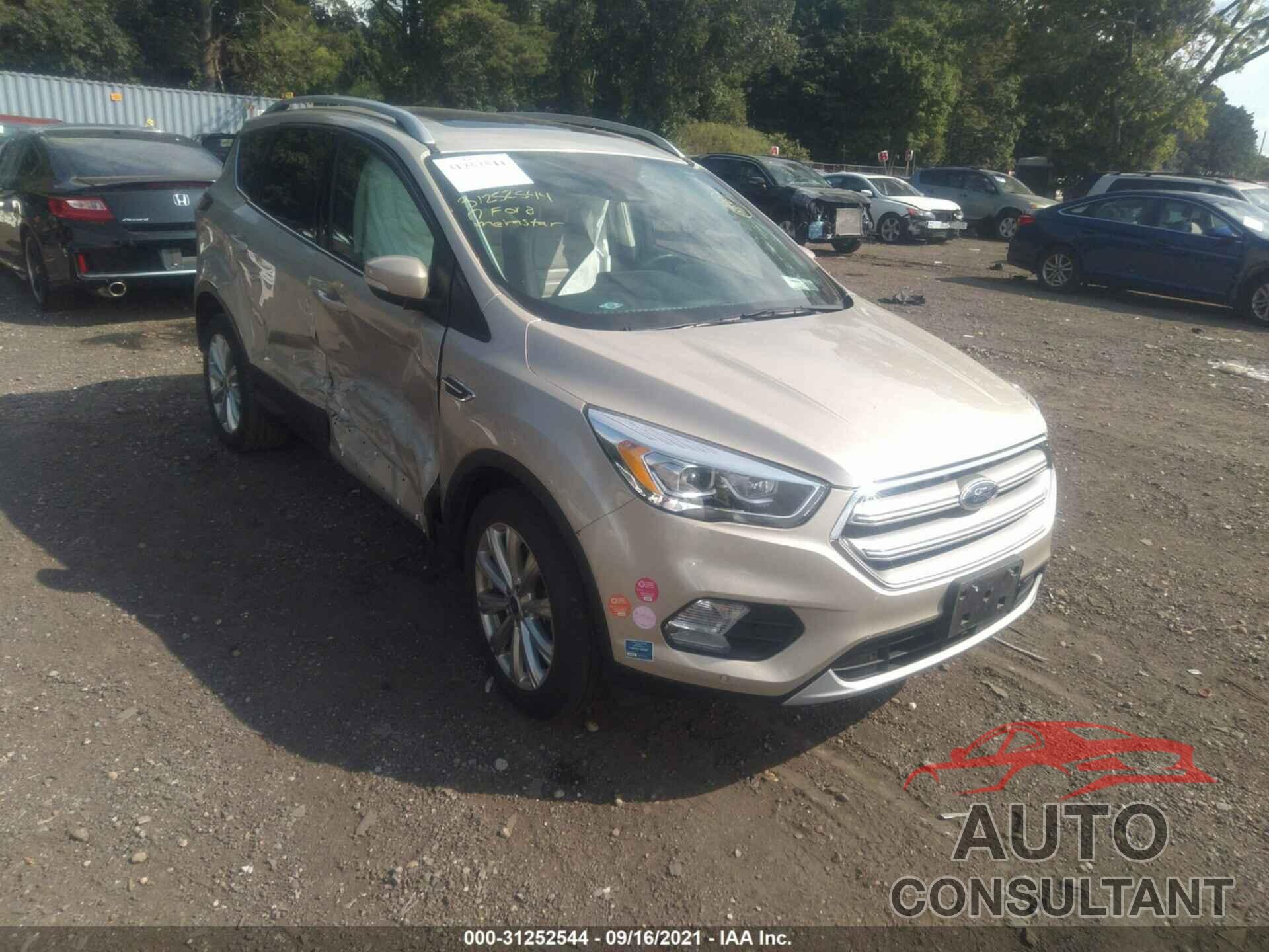 FORD ESCAPE 2017 - 1FMCU9J91HUD33388