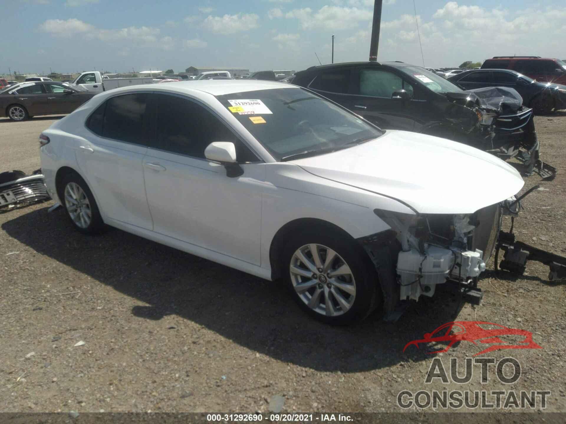 TOYOTA CAMRY 2018 - 4T1B11HK4JU623094