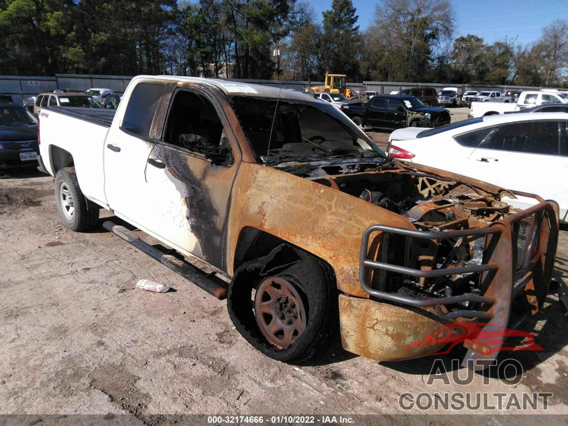 CHEVROLET SILVERADO 1500 2018 - 1GCVKNEC0JZ317774