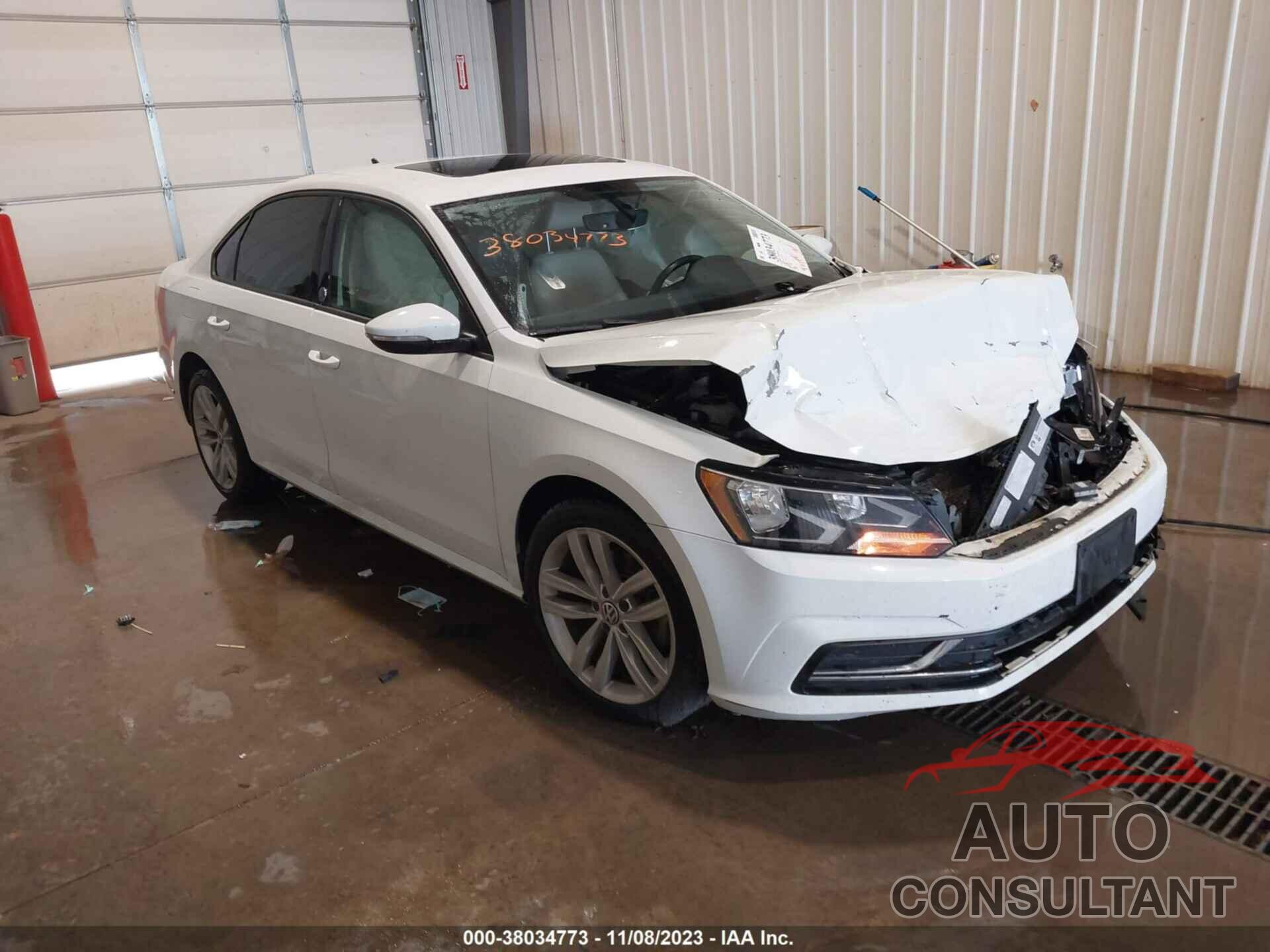 VOLKSWAGEN PASSAT 2019 - 1VWLA7A38KC007045