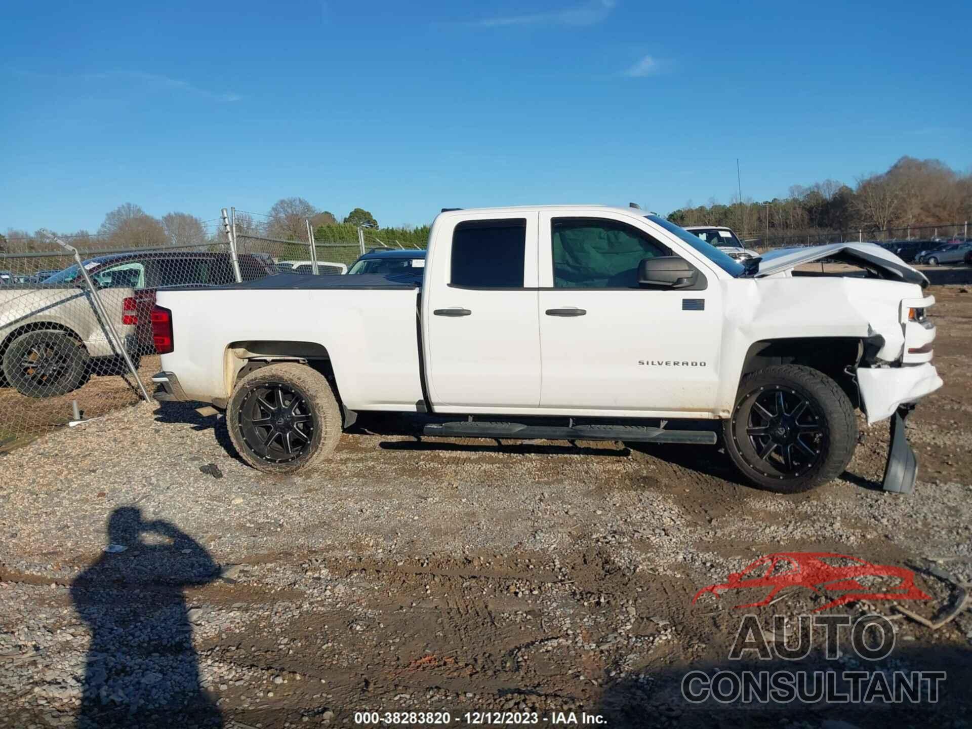 CHEVROLET SILVERADO 1500 2018 - 1GCRCPEC0JZ361543