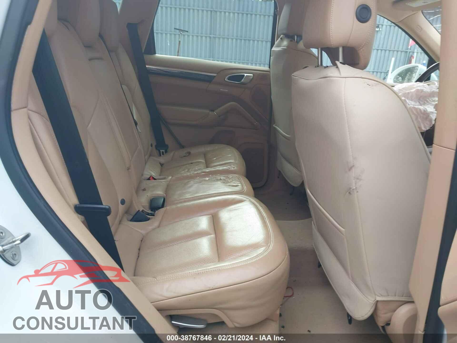 PORSCHE CAYENNE 2016 - WP1AA2A28GLA08819