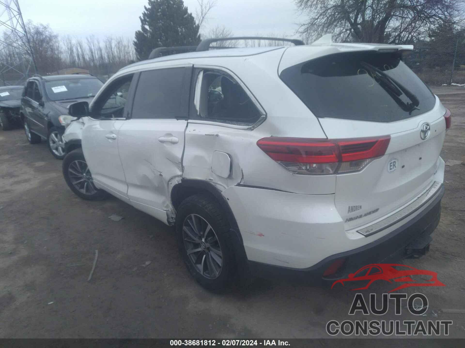 TOYOTA HIGHLANDER 2018 - 5TDJZRFH5JS850880