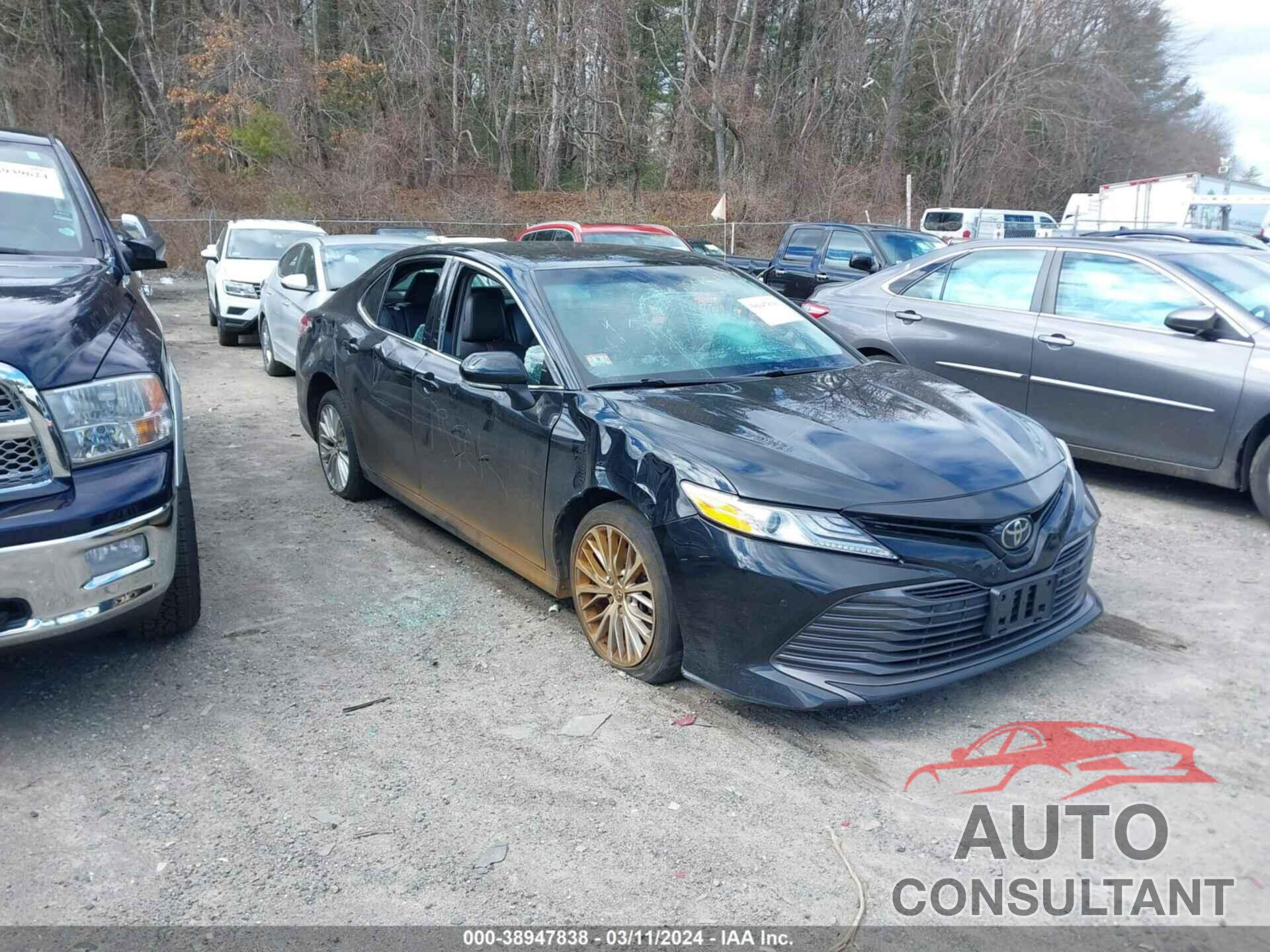 TOYOTA CAMRY 2018 - 4T1B11HK3JU036174