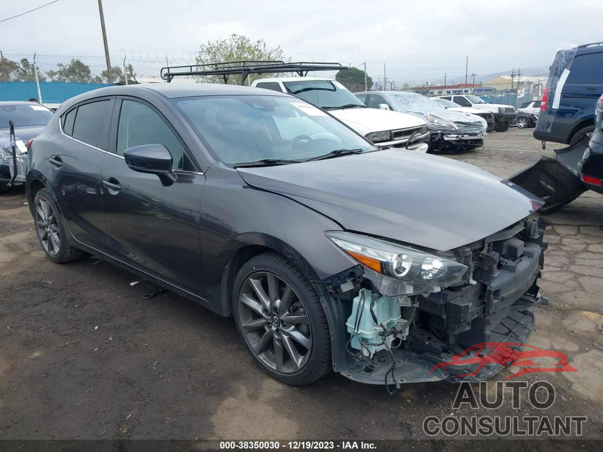 MAZDA MAZDA3 2018 - 3MZBN1L37JM165173