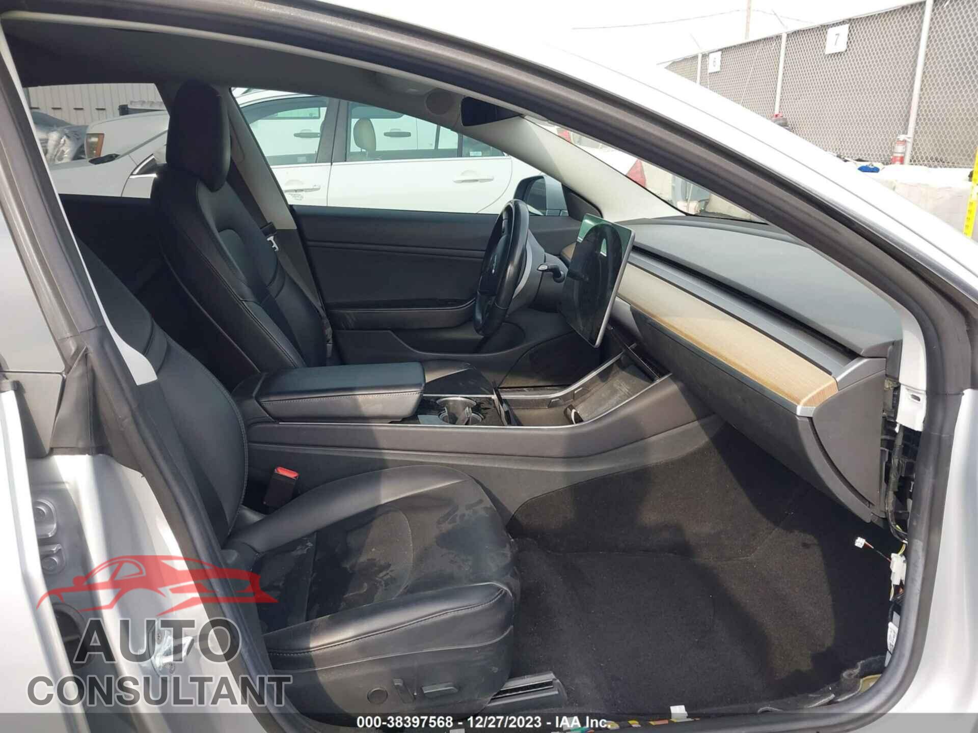 TESLA MODEL 3 2018 - 5YJ3E1EA8JF005200