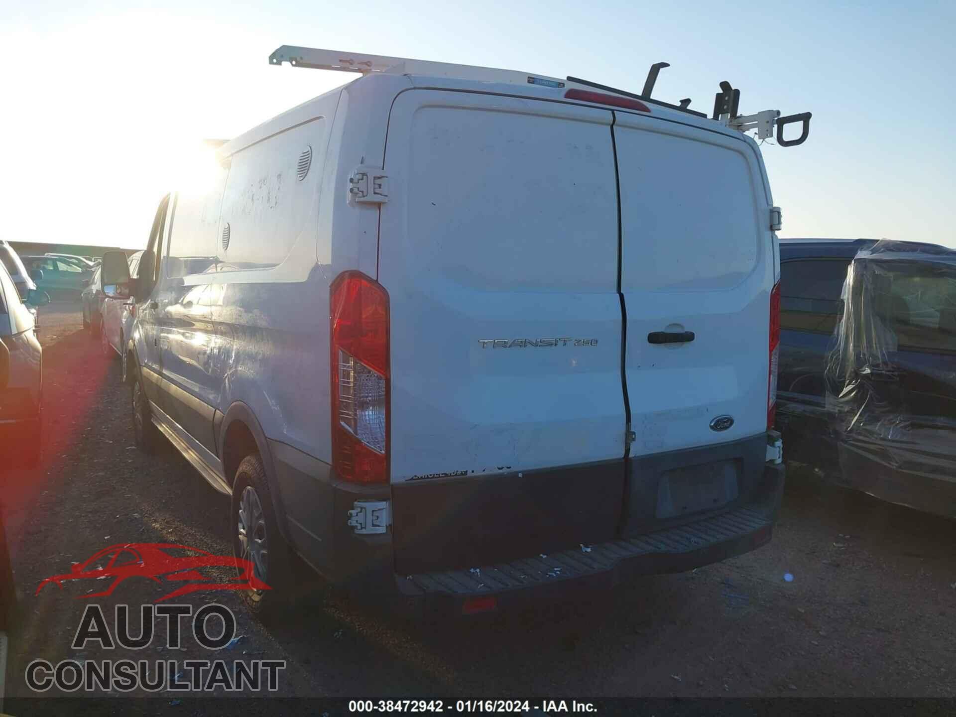 FORD TRANSIT-250 2015 - 1FTNR1YM0FKB09368