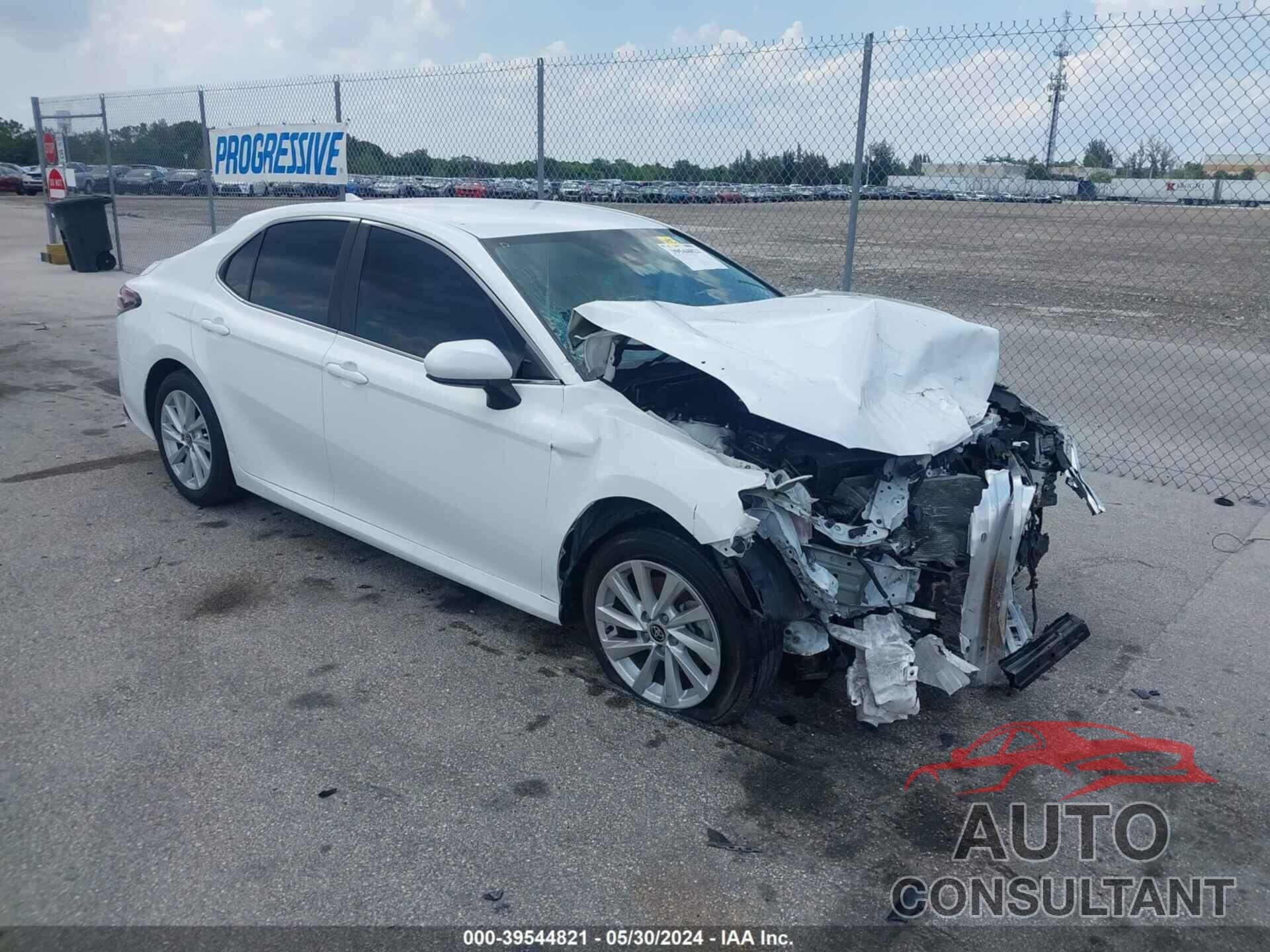 TOYOTA CAMRY 2022 - 4T1C11AK9NU033381