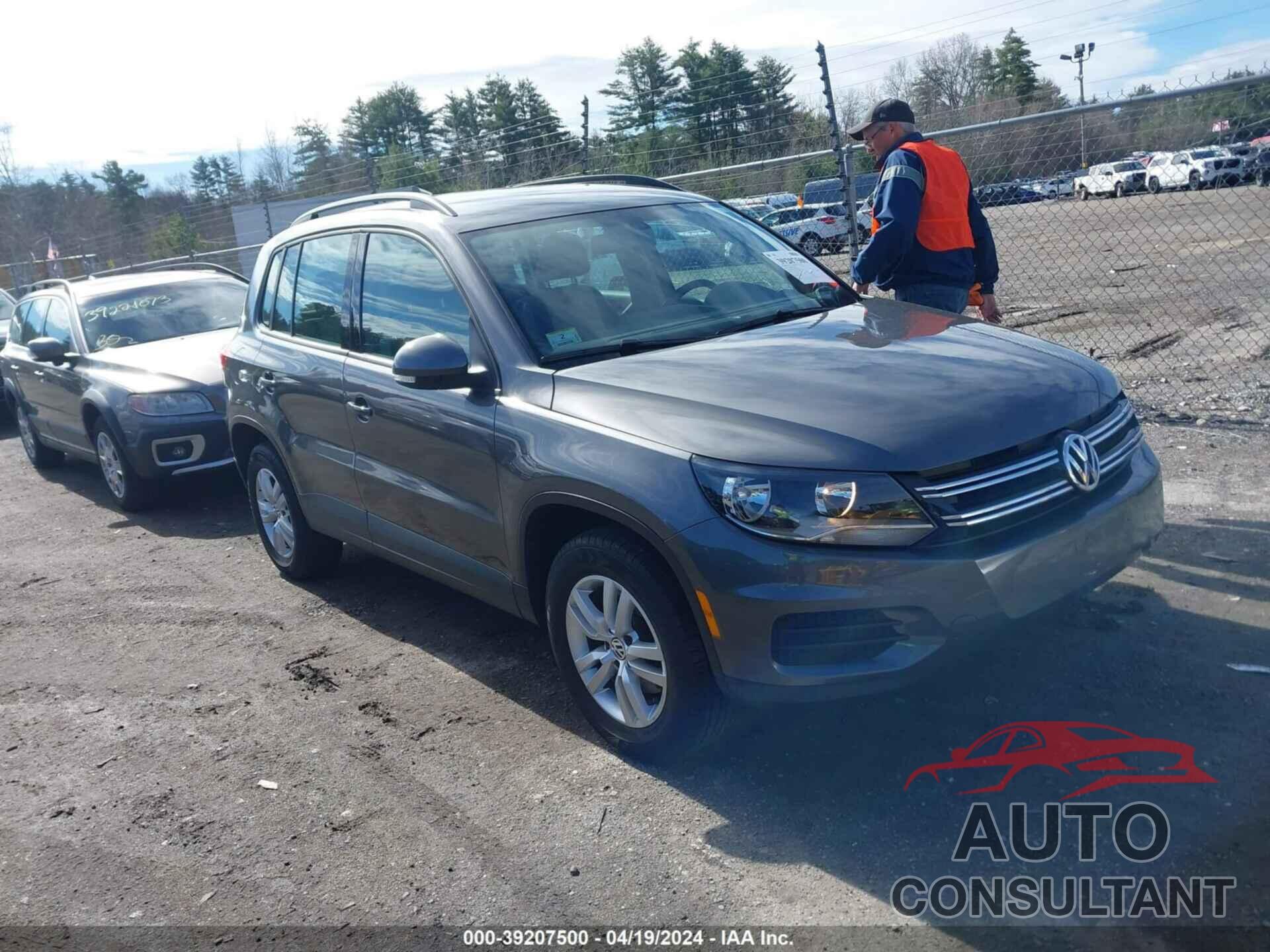 VOLKSWAGEN TIGUAN 2016 - WVGBV7AX8GW581457