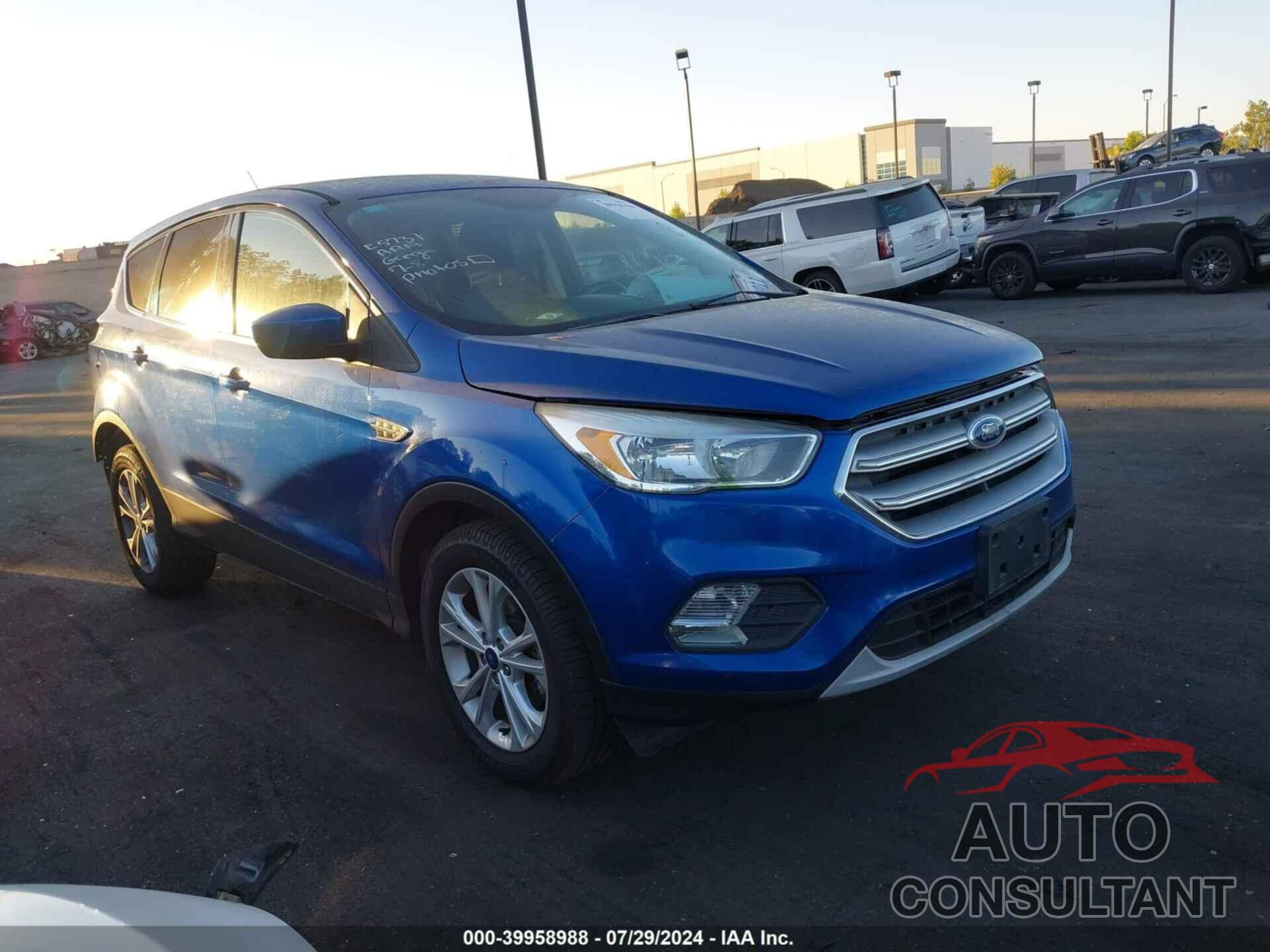 FORD ESCAPE 2017 - 1FMCU0GD0HUC50784