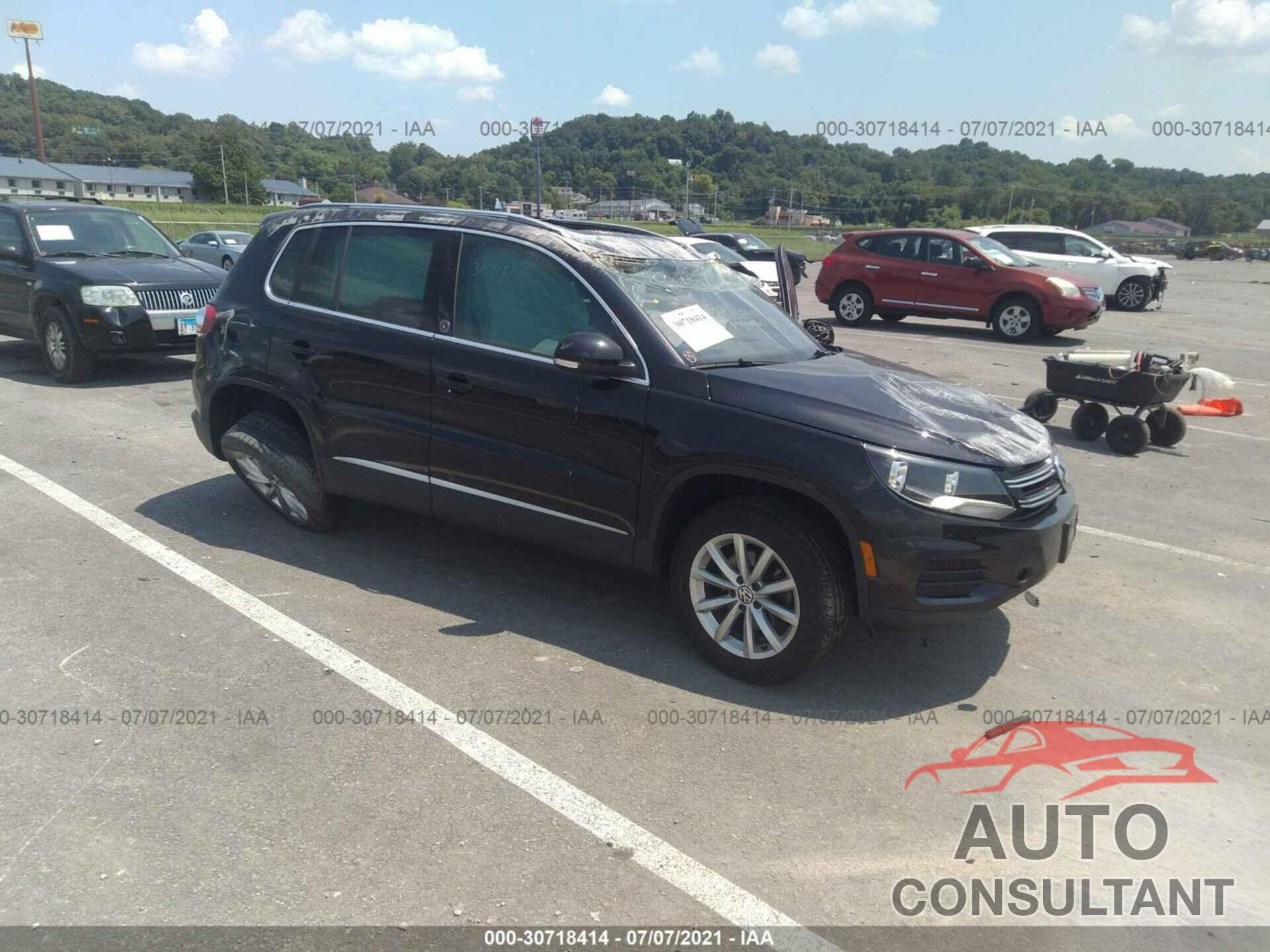 VOLKSWAGEN TIGUAN 2017 - WVGRV7AX0HK029782