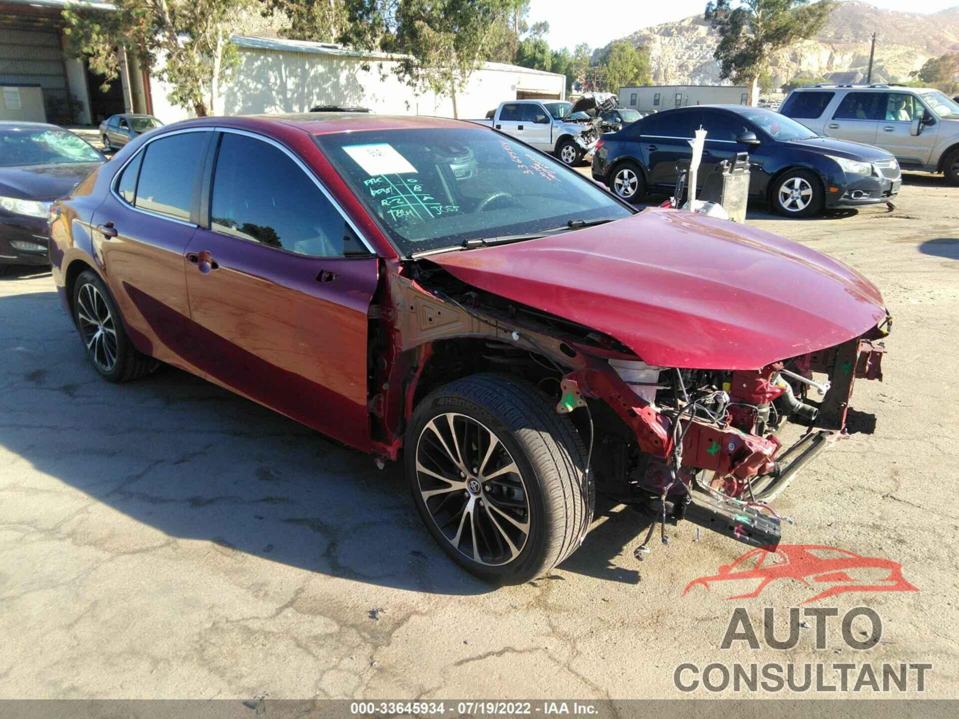 TOYOTA CAMRY 2018 - 4T1B11HK5JU639028