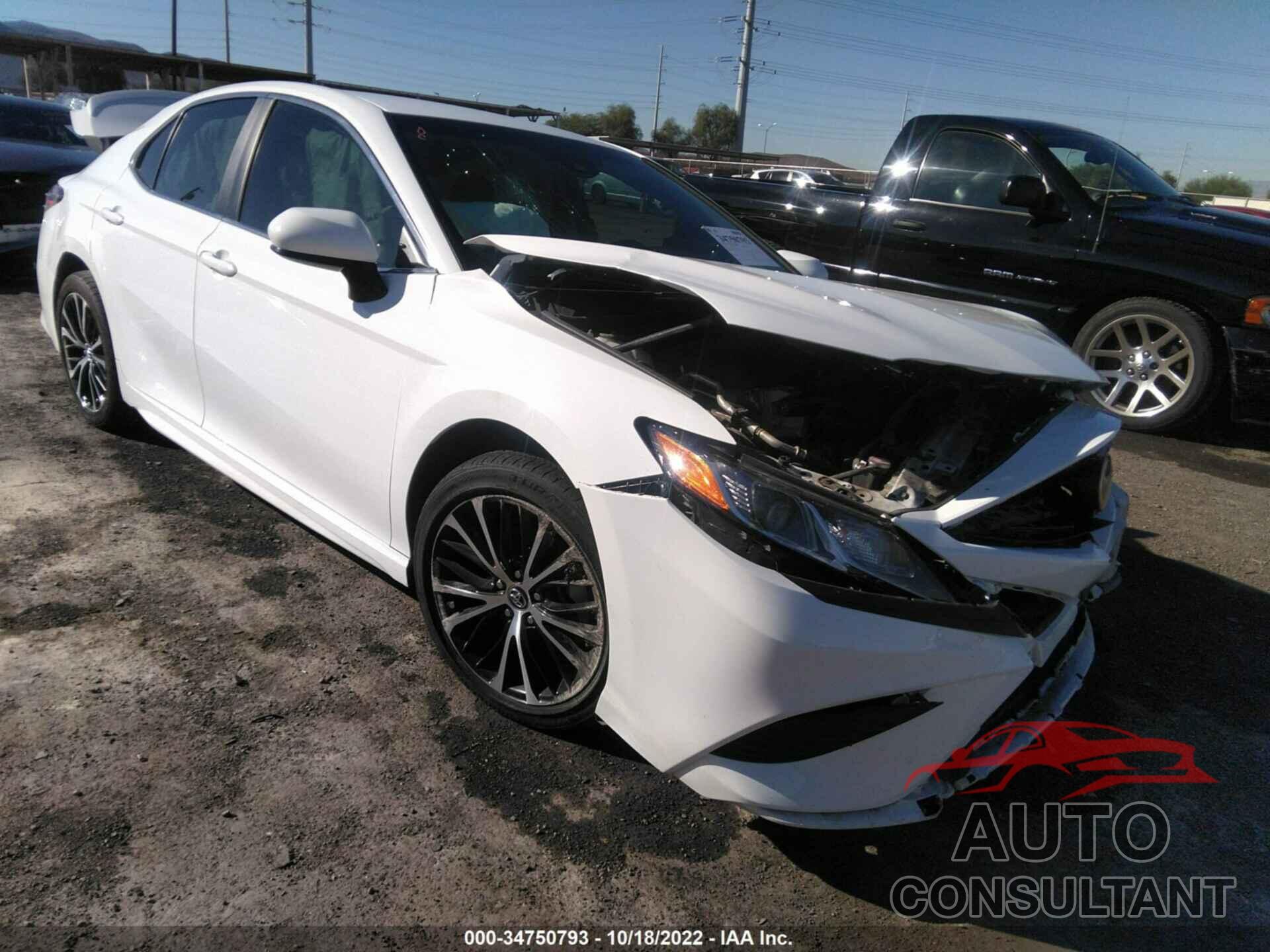 TOYOTA CAMRY 2018 - 4T1B11HK1JU552601