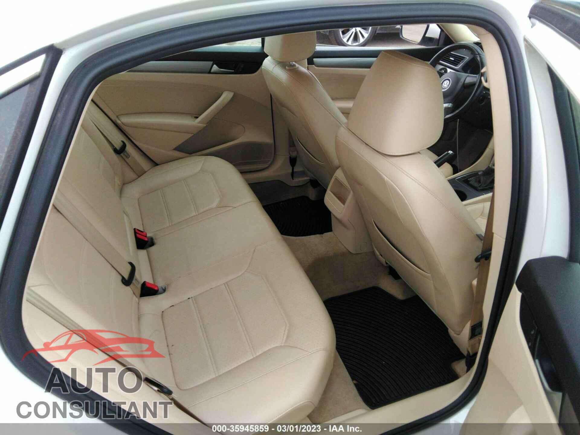 VOLKSWAGEN PASSAT 2015 - 1VWAT7A30FC106448