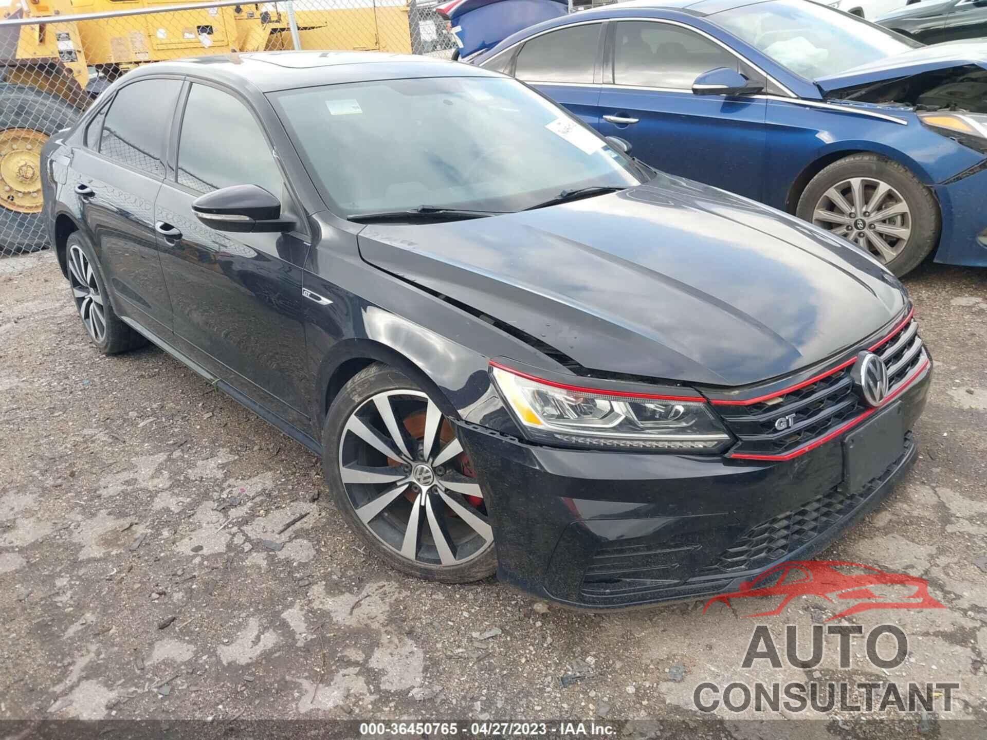 VOLKSWAGEN PASSAT 2018 - 1VWJM7A3XJC038004