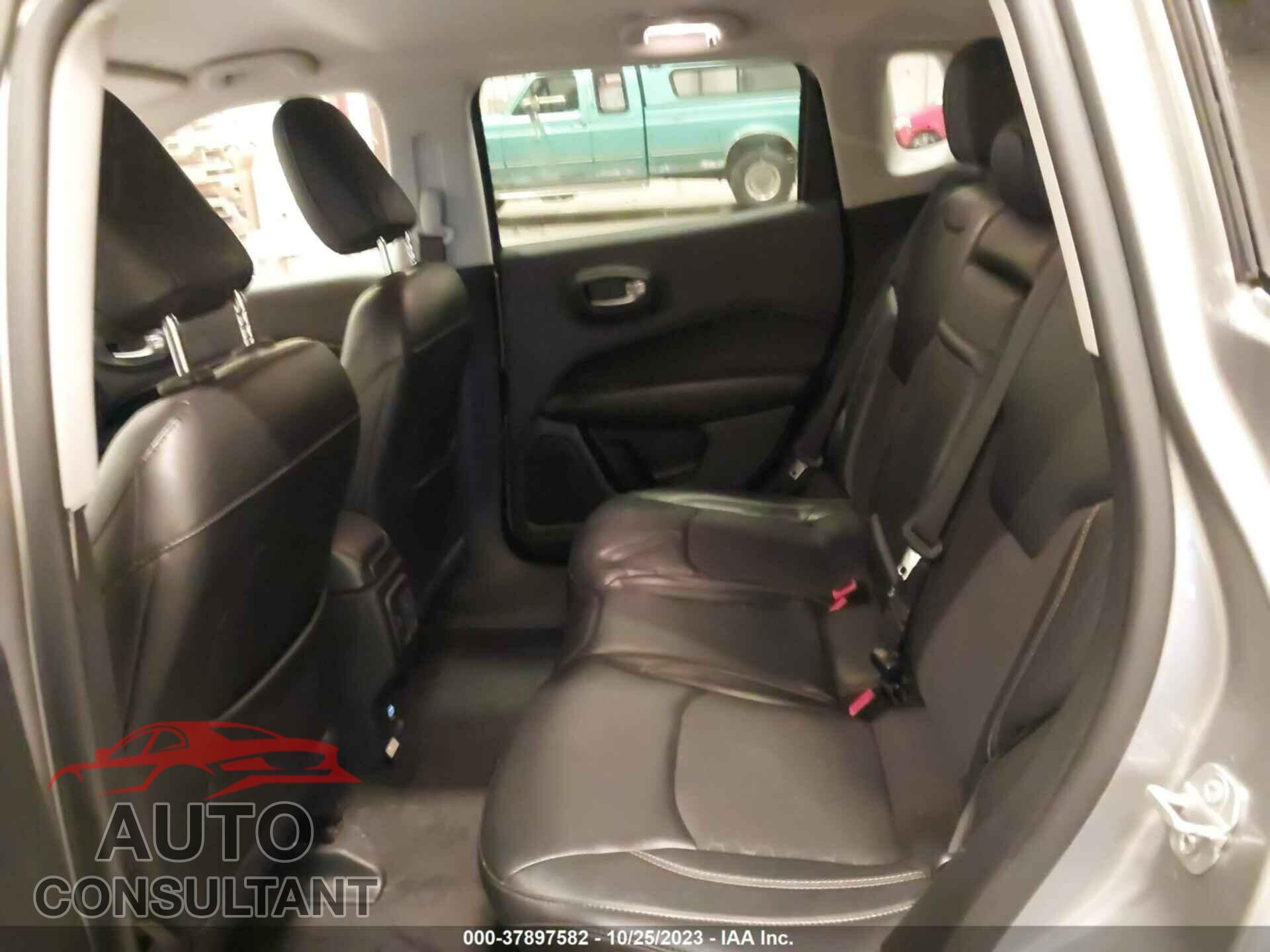JEEP COMPASS 2018 - 3C4NJDBB1JT423084