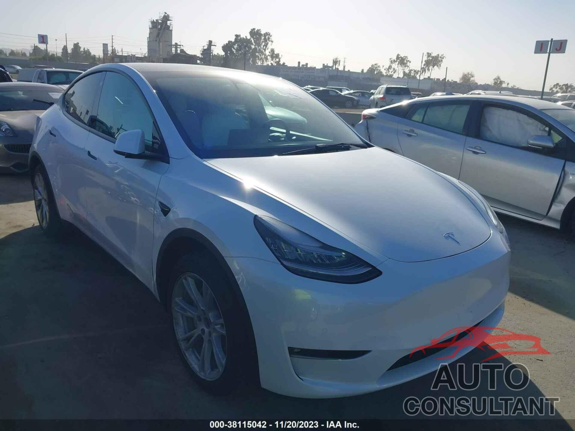 TESLA MODEL Y 2021 - 5YJYGDEEXMF121975