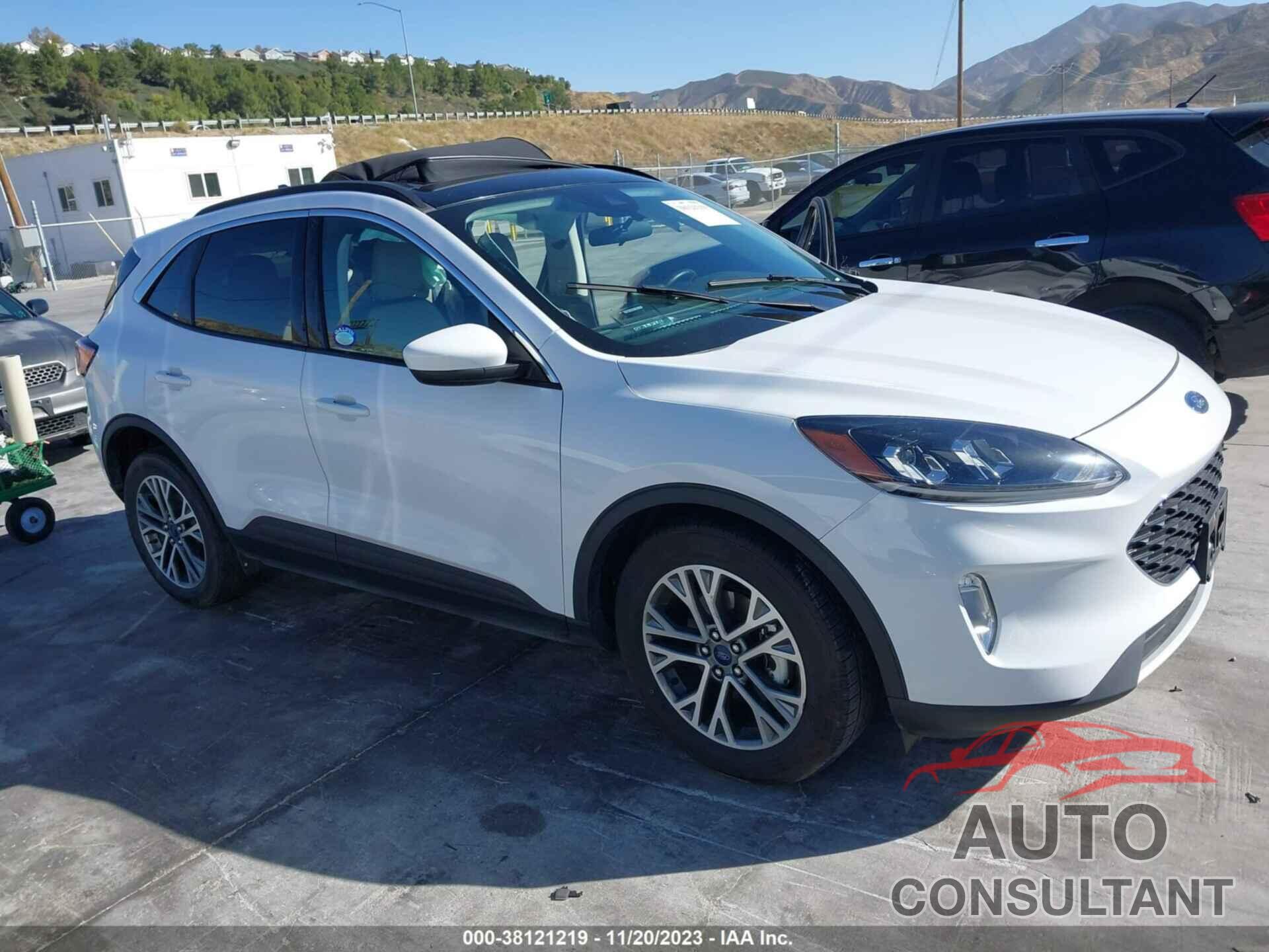 FORD ESCAPE 2021 - 1FMCU0CZ8MUA83215