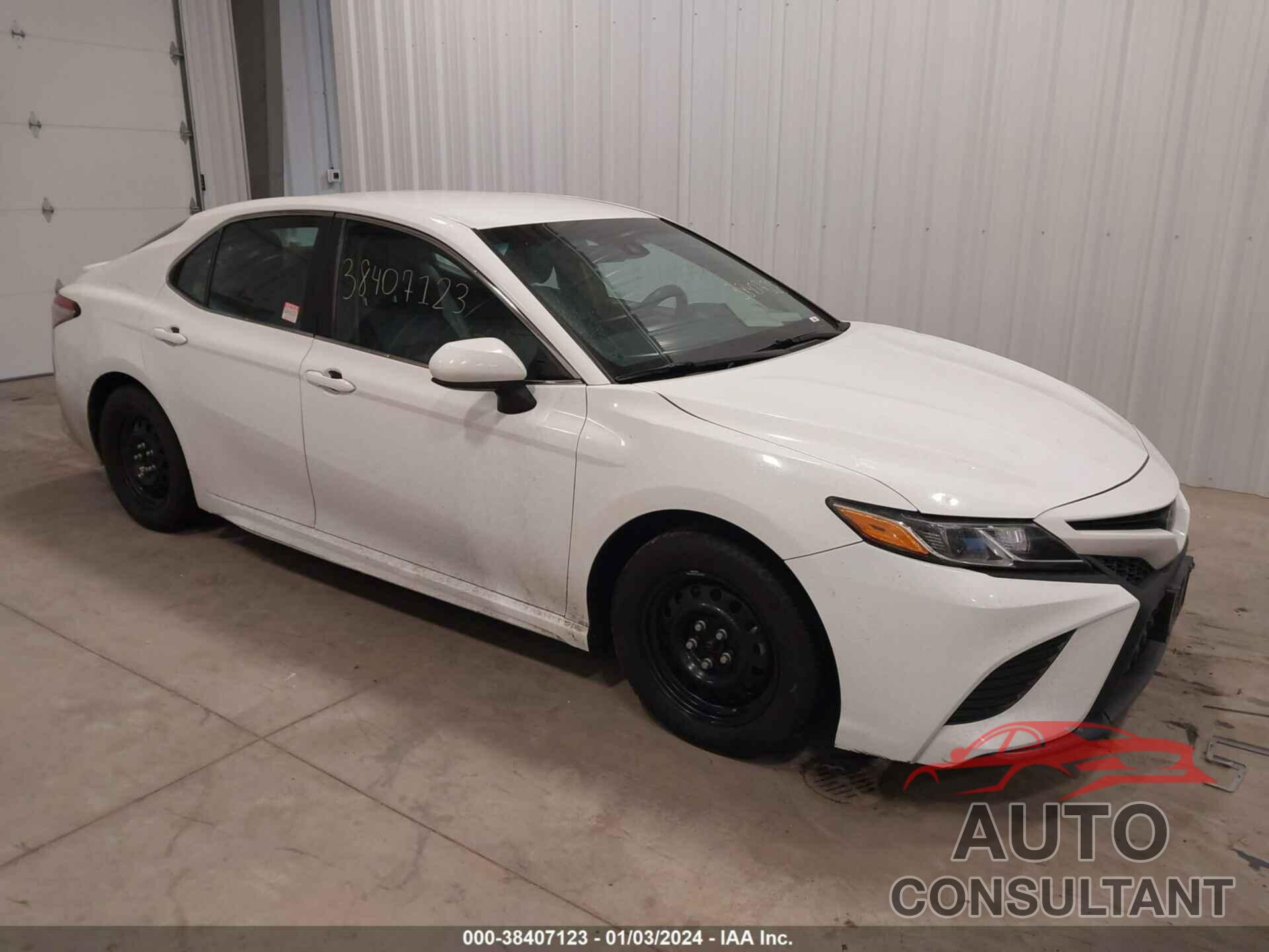 TOYOTA CAMRY 2018 - 4T1B11HK5JU521271