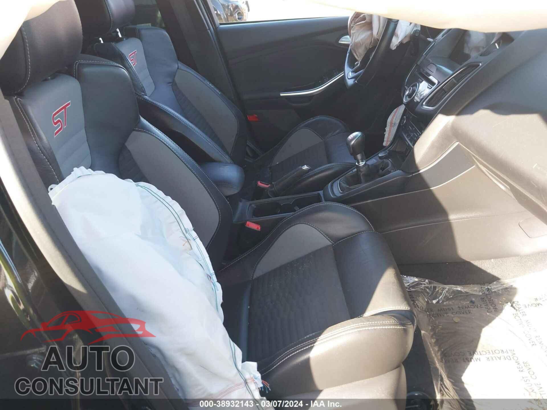 FORD FOCUS ST 2017 - 1FADP3L98HL319381