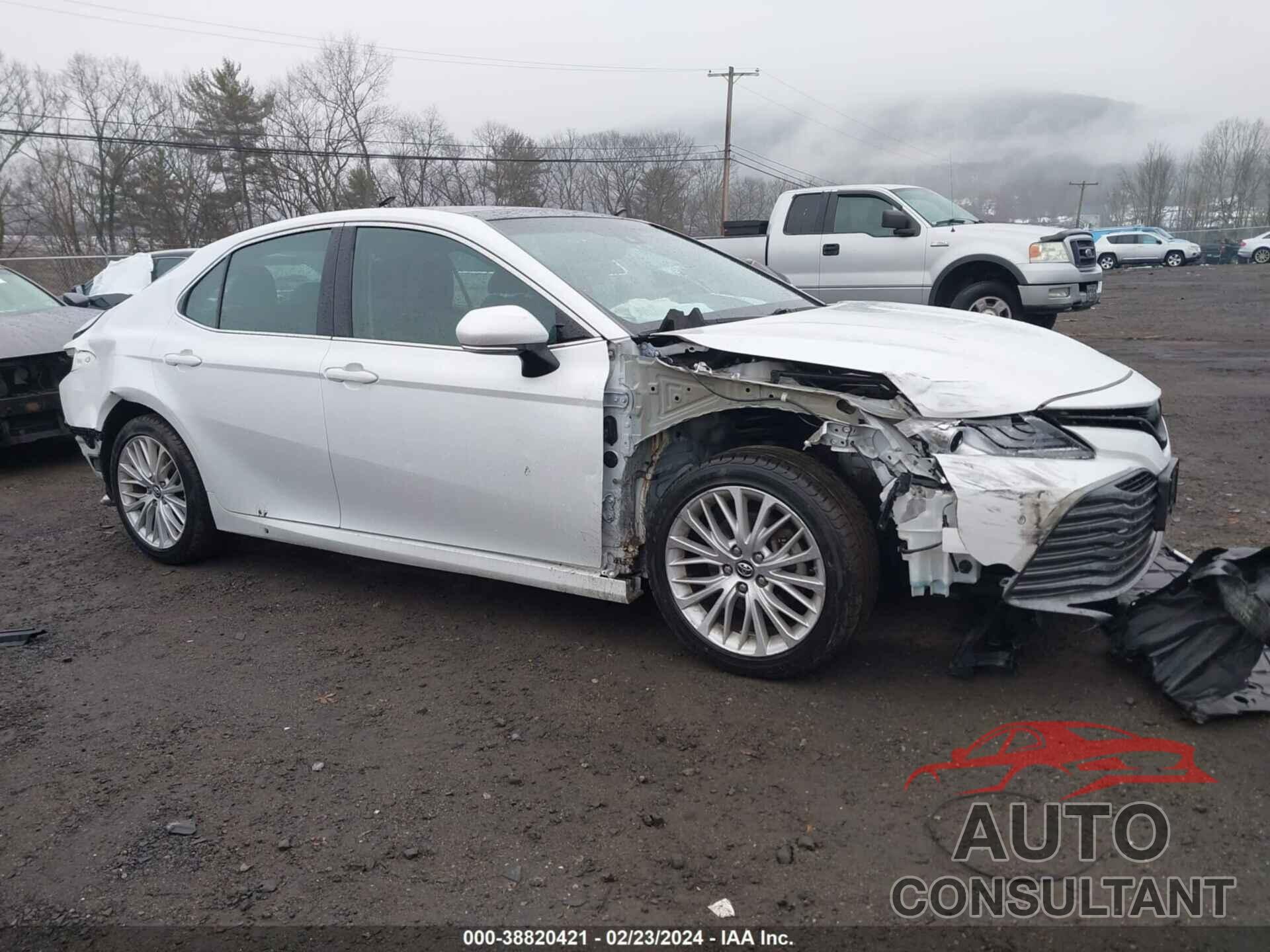 TOYOTA CAMRY 2018 - 4T1B11HK1JU649345